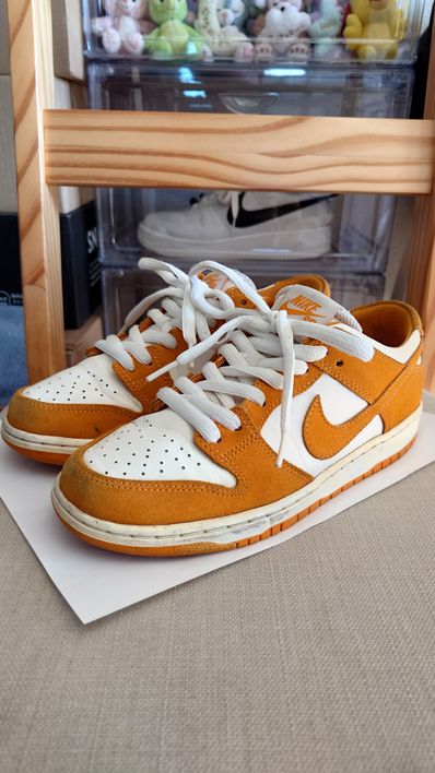 NIKE SB DUNK LOW "CIRCUIT ORANGE"
