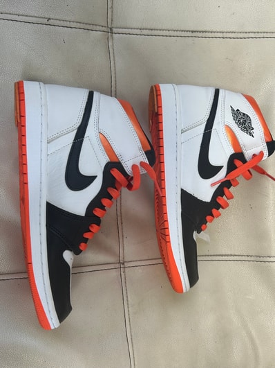 Nike Air Jordan 1 Retro High OG "Electro Orange"