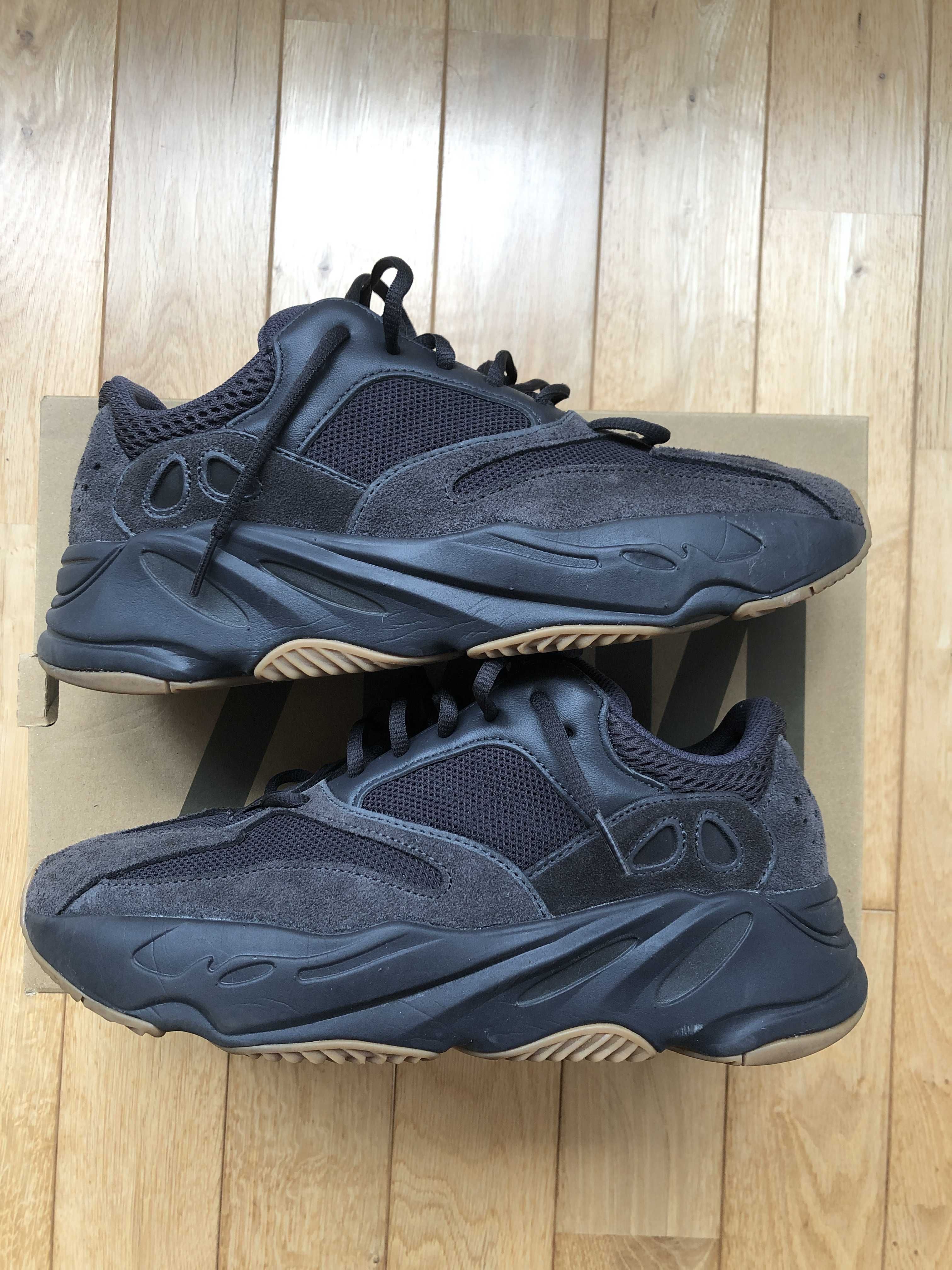 adidas YEEZY Boost 700 "Utility Black"