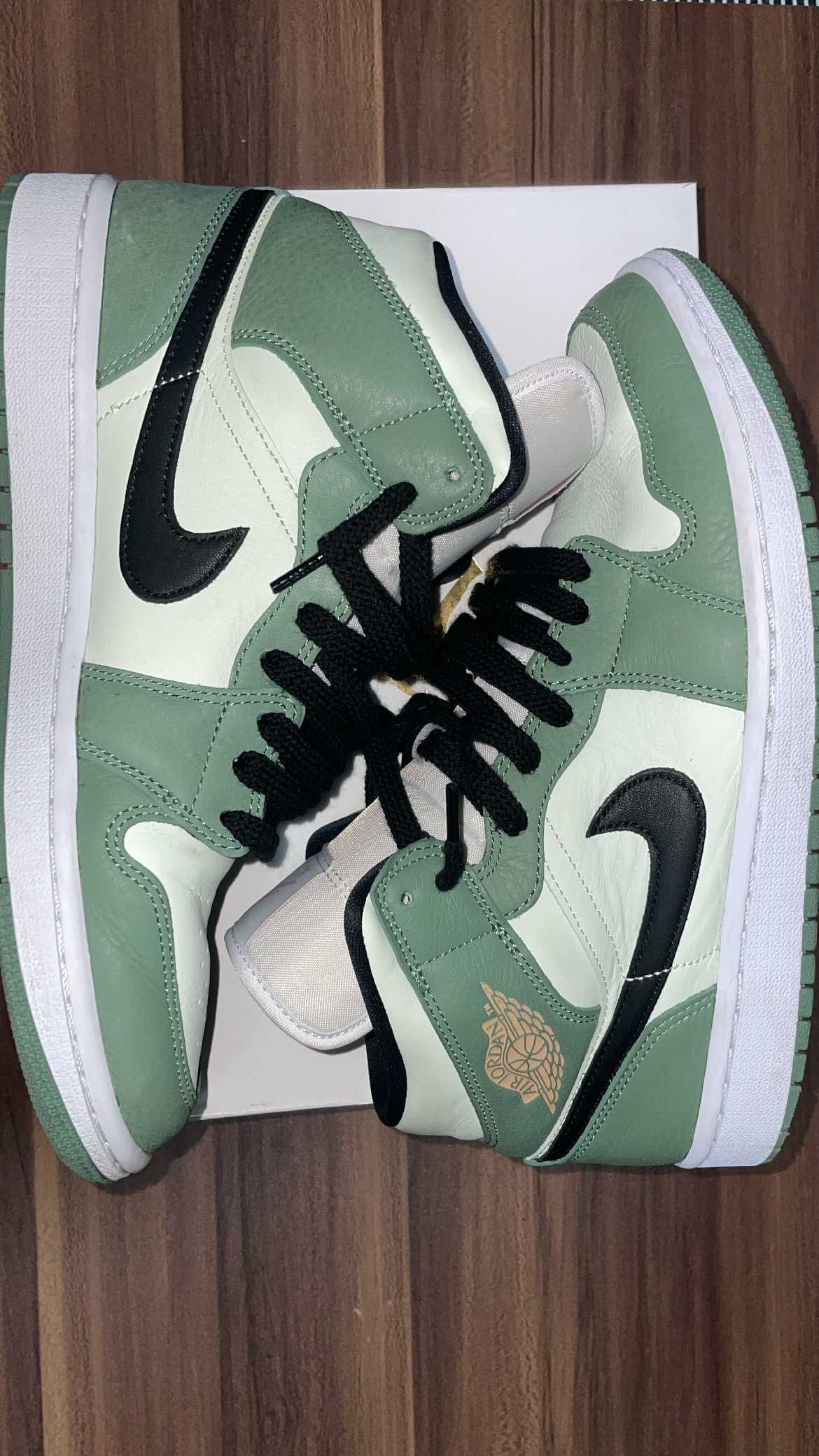 NIKE Women's AIR JORDAN 1 MID SE "DUTCH GREEN"