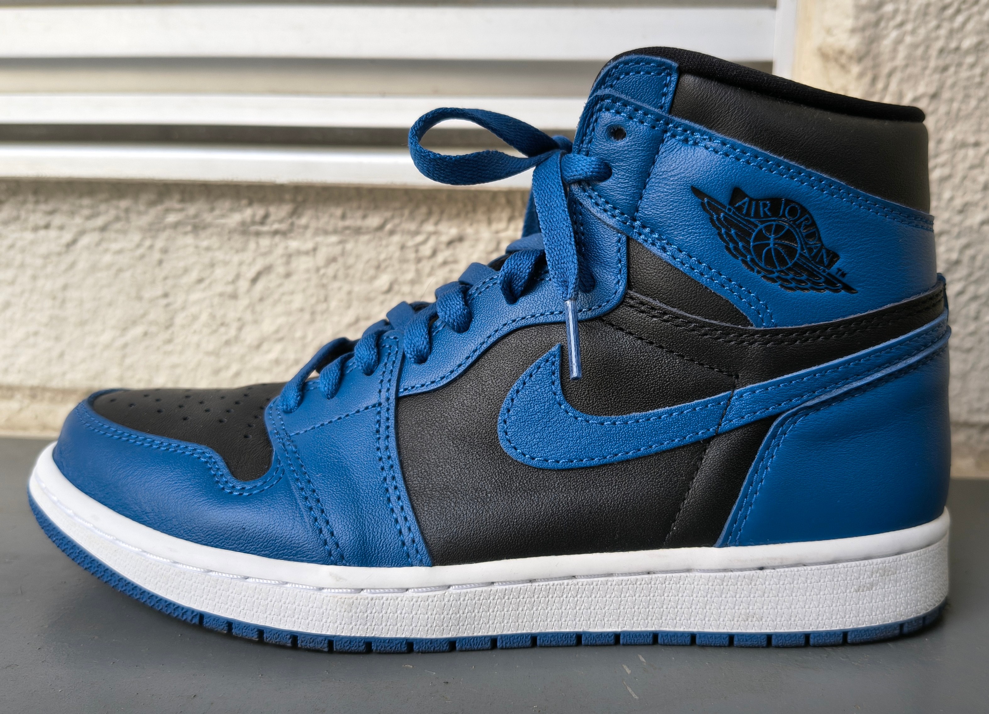 Nike Air Jordan 1 Retro High OG "Dark Marina Blue"