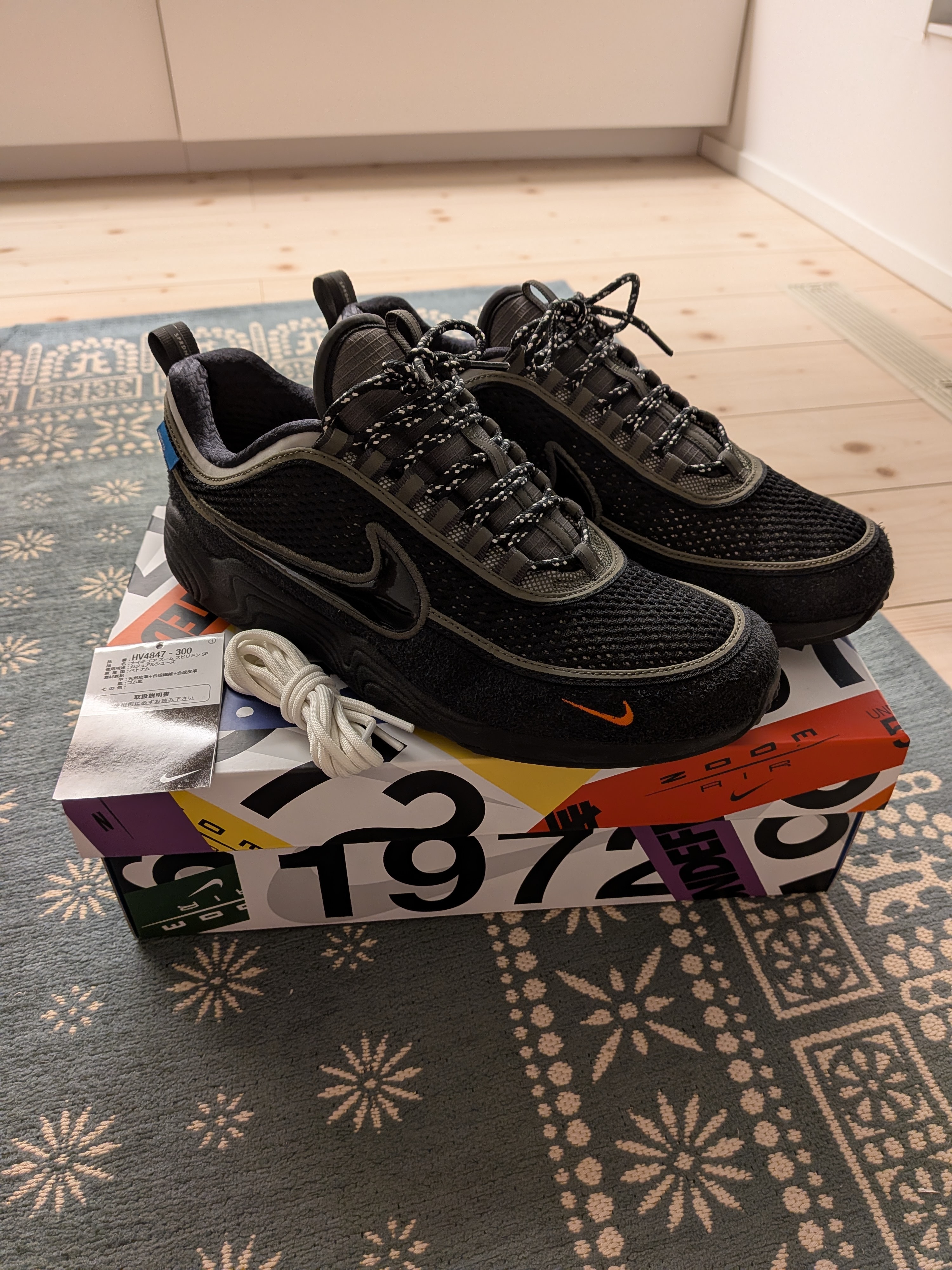 アンディフィーテッド × ナイキ エアズーム スピリドン "カーゴカーキ"