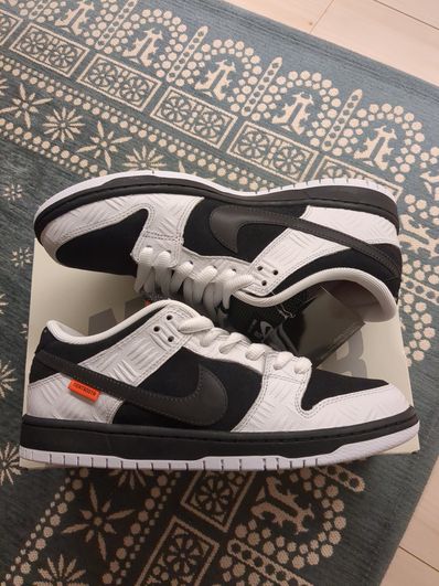 TIGHTBOOTH × Nike SB Dunk Low Pro QS "Black and White"