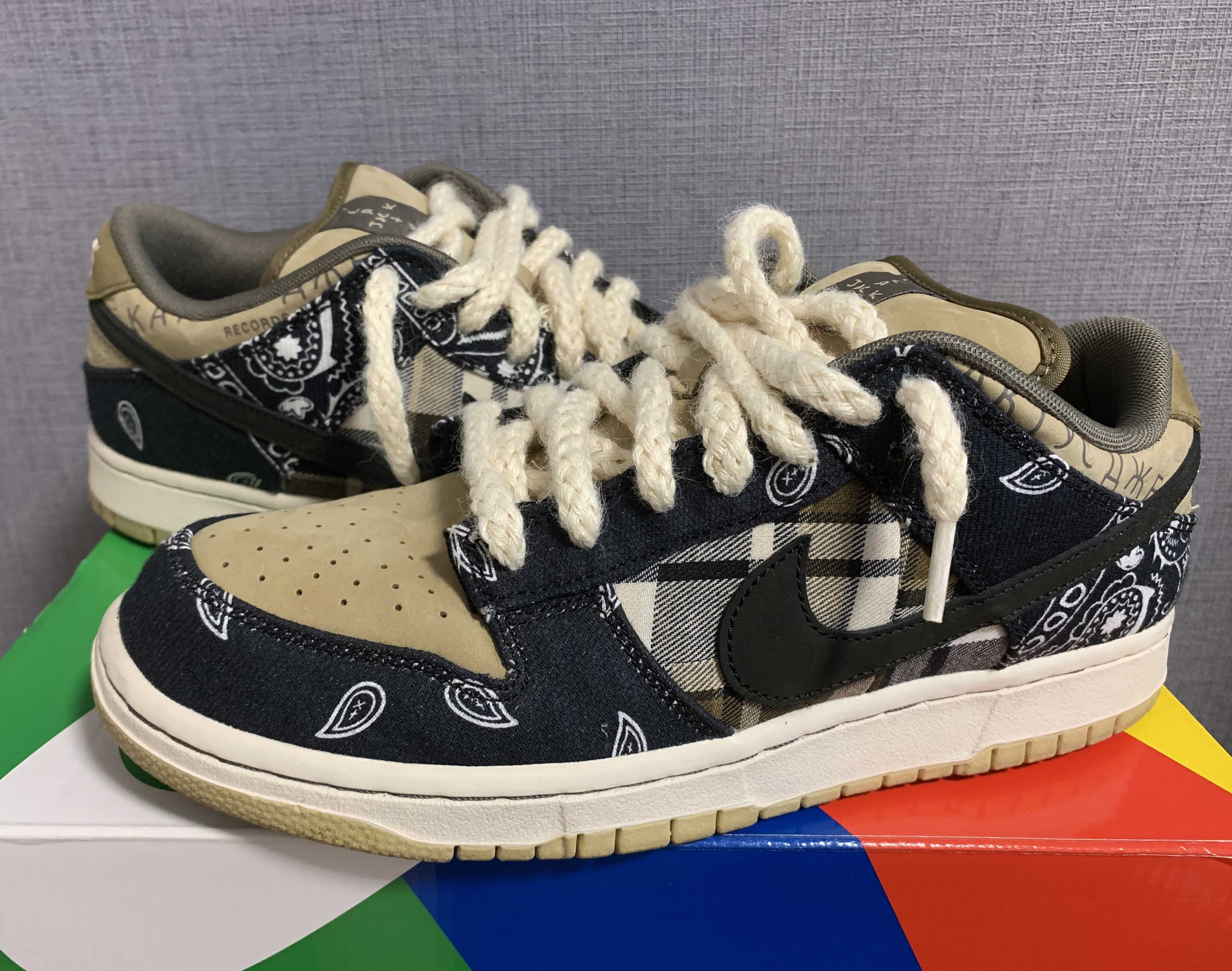 Travis Scott × Nike SB Dunk Low "Black/Parachute Beige"
