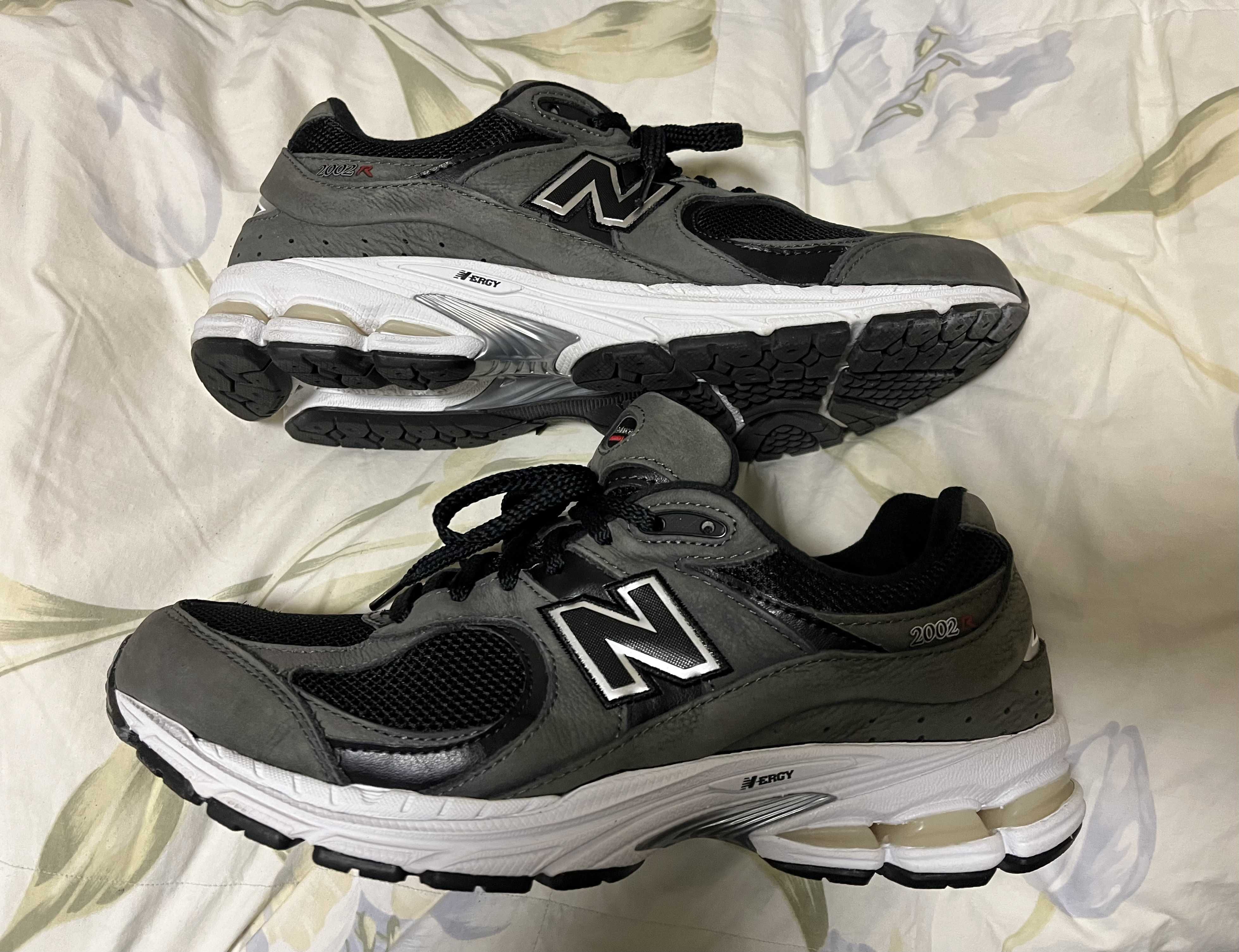 New Balance 2002R "Black/Gray"