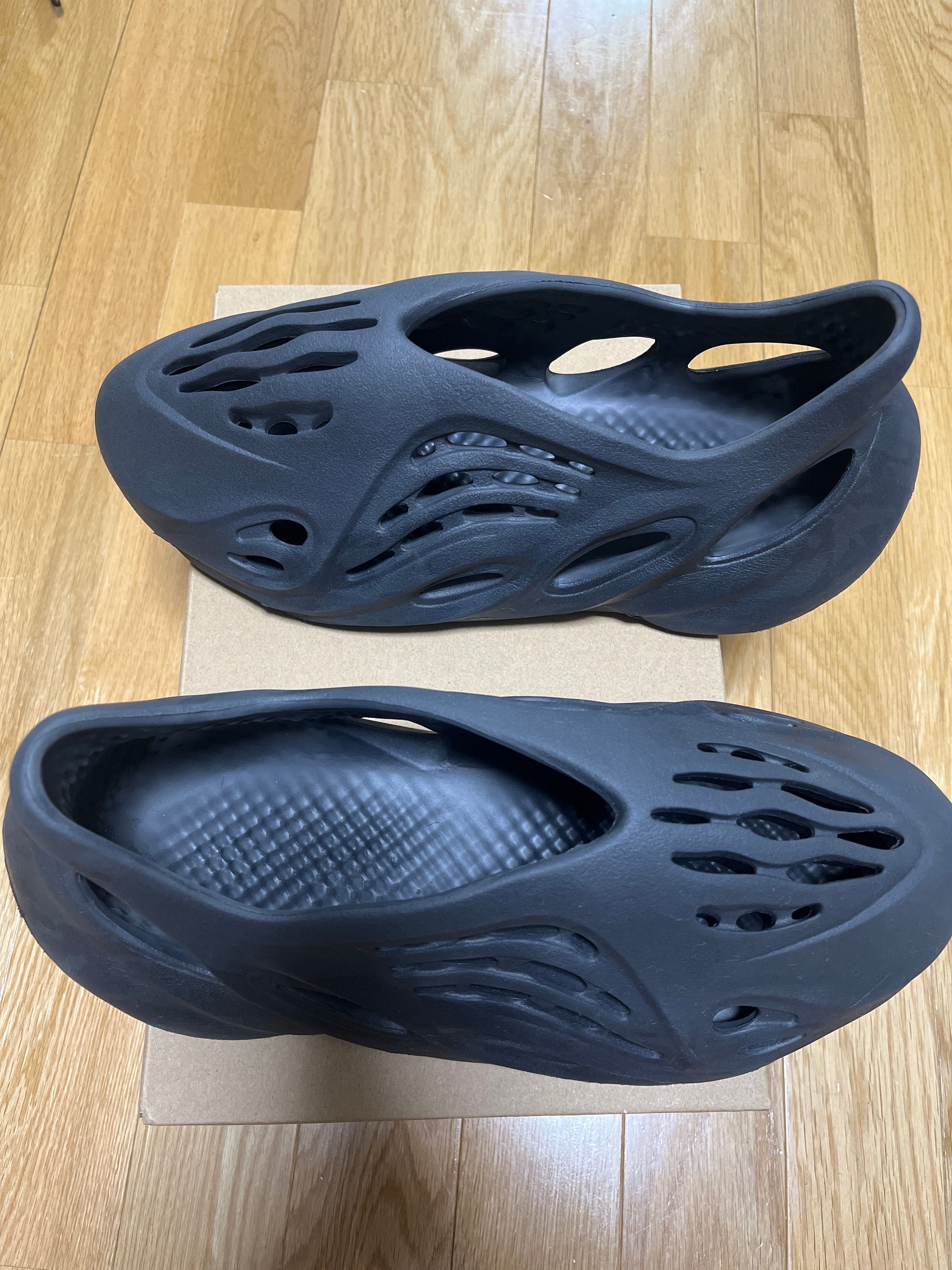 adidas YEEZY Foam Runner "Onyx"