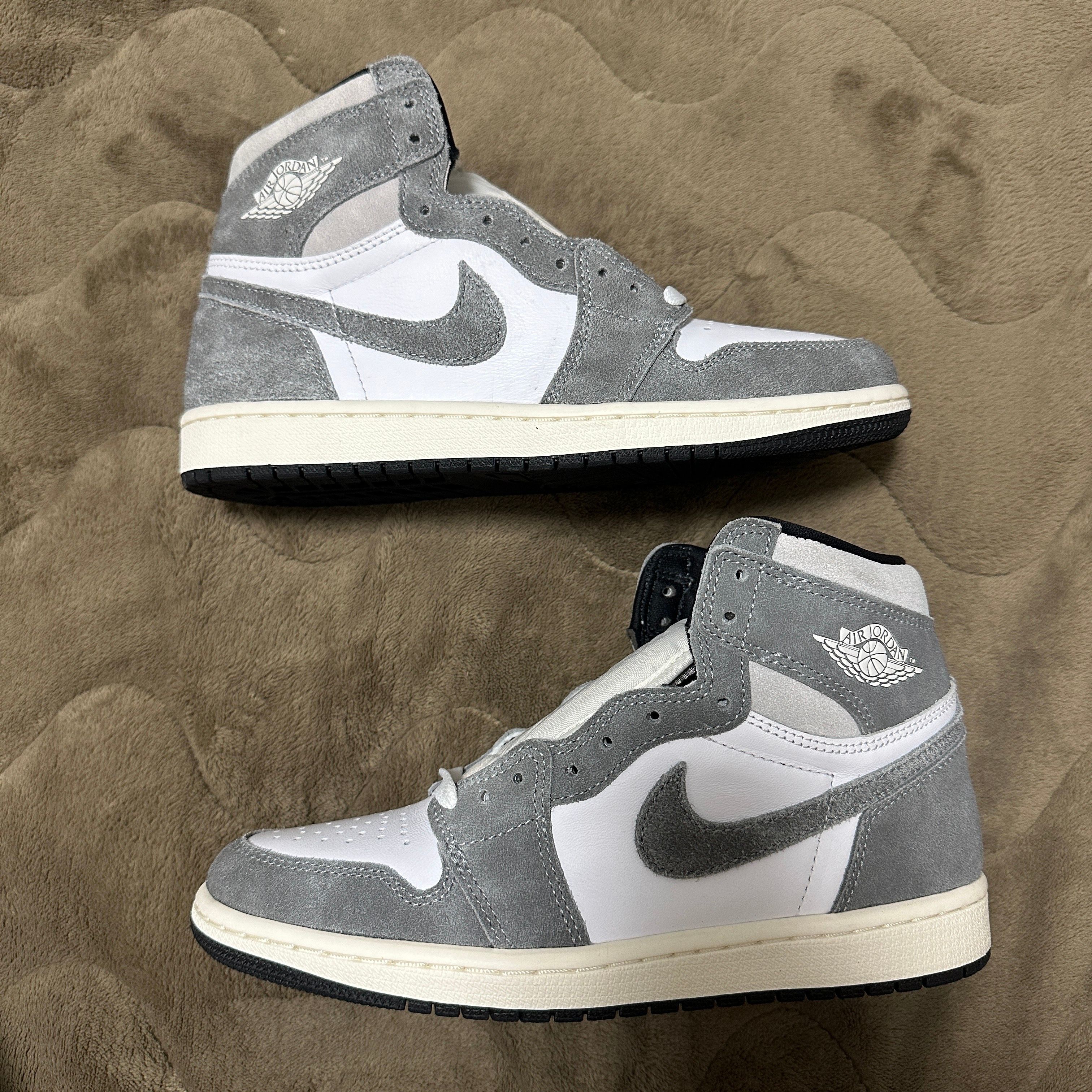 Nike Air Jordan 1 Retro High OG "Black and Smoke Grey"