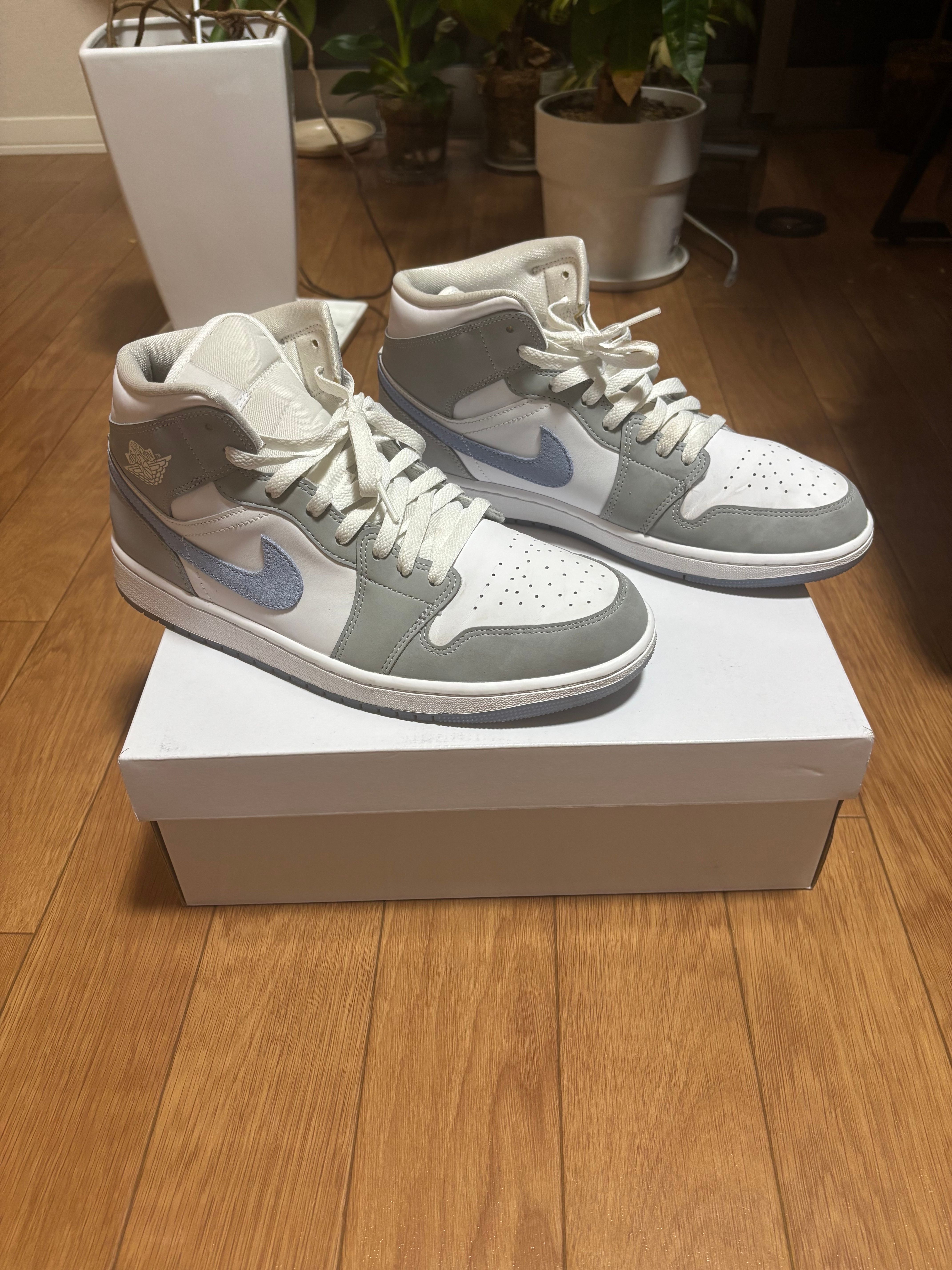 Nike Women's Air Jordan 1 Mid "Wolf Grey"