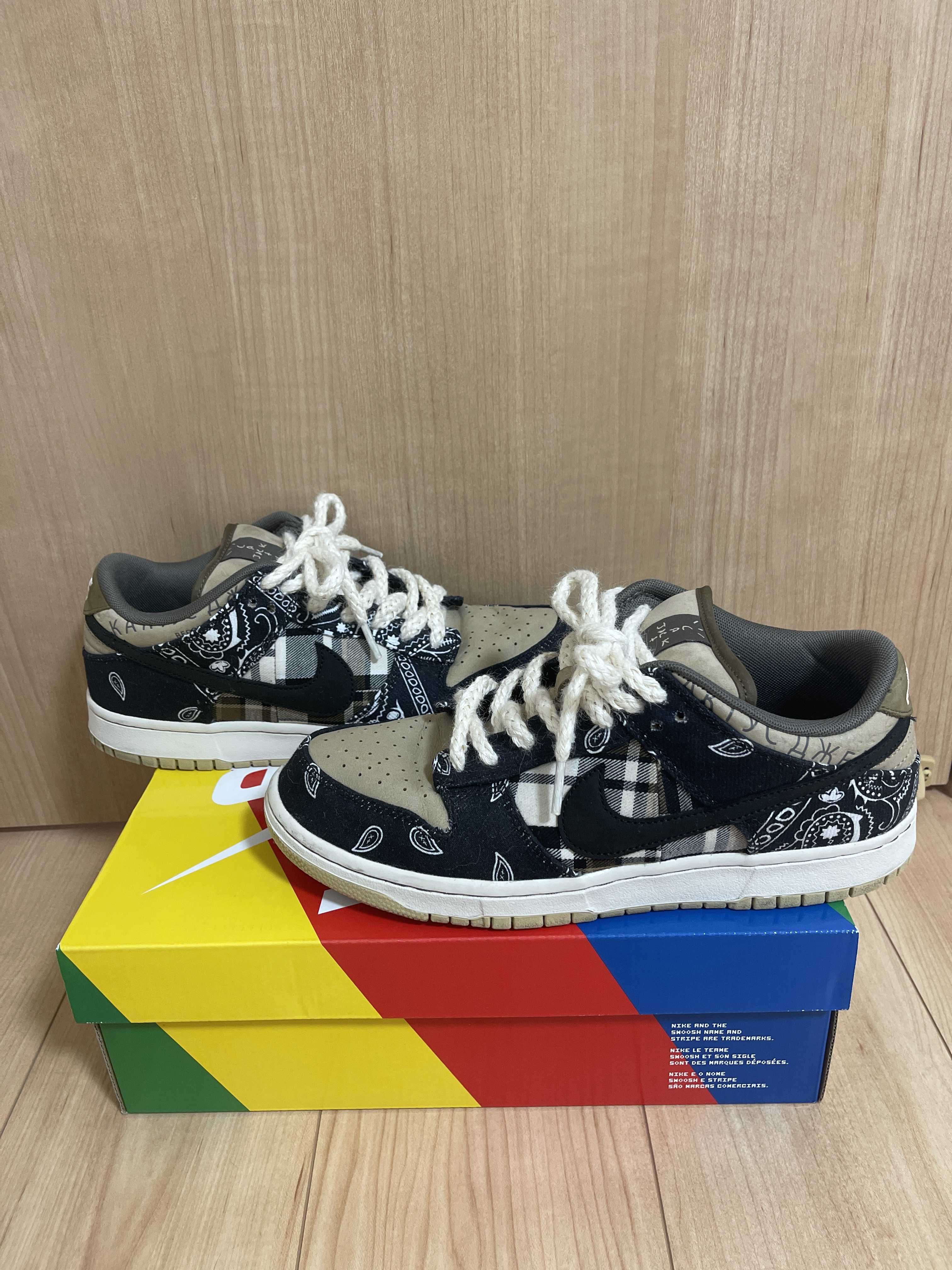 Travis Scott × Nike SB Dunk Low "Black/Parachute Beige"