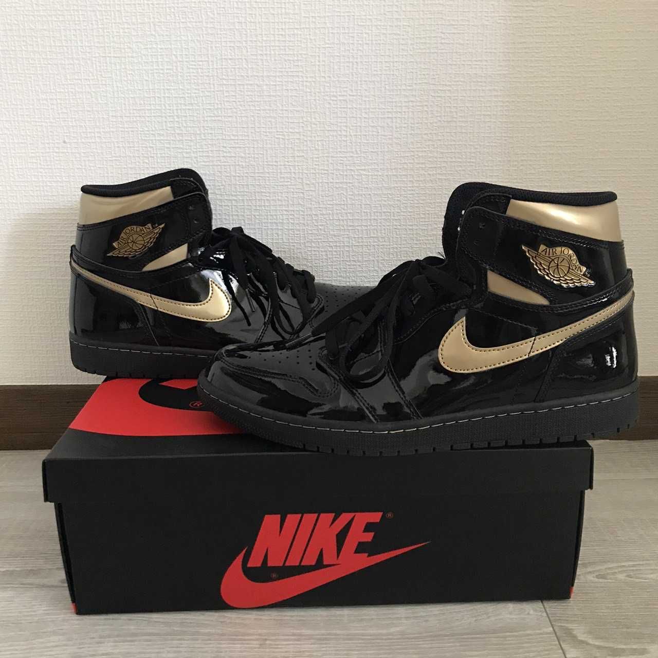 Nike Air Jordan 1 High OG "Black-Metalic Gold"