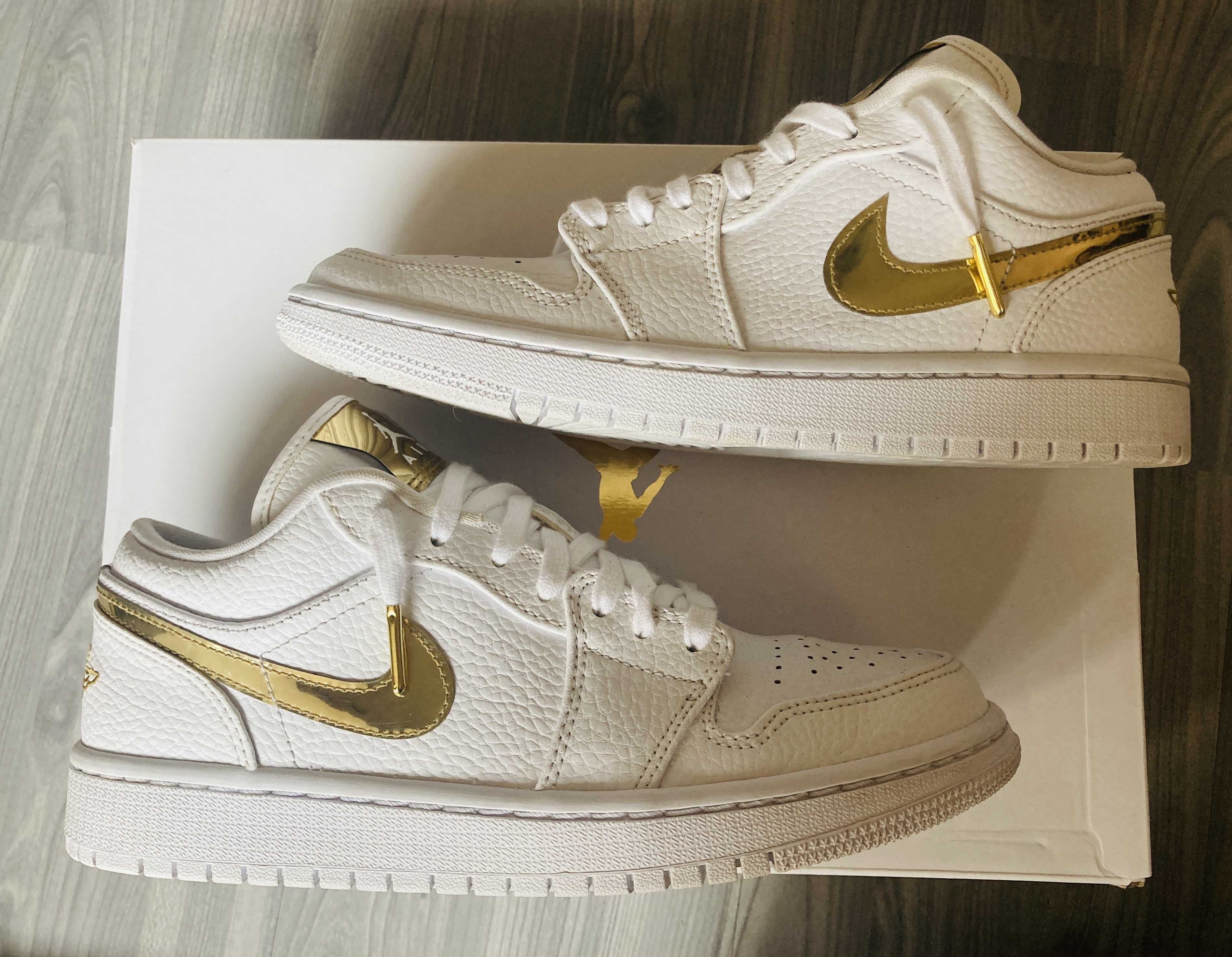 NIKE Women's AIR JORDAN 1 LOW SE "WHITE/GOLD"