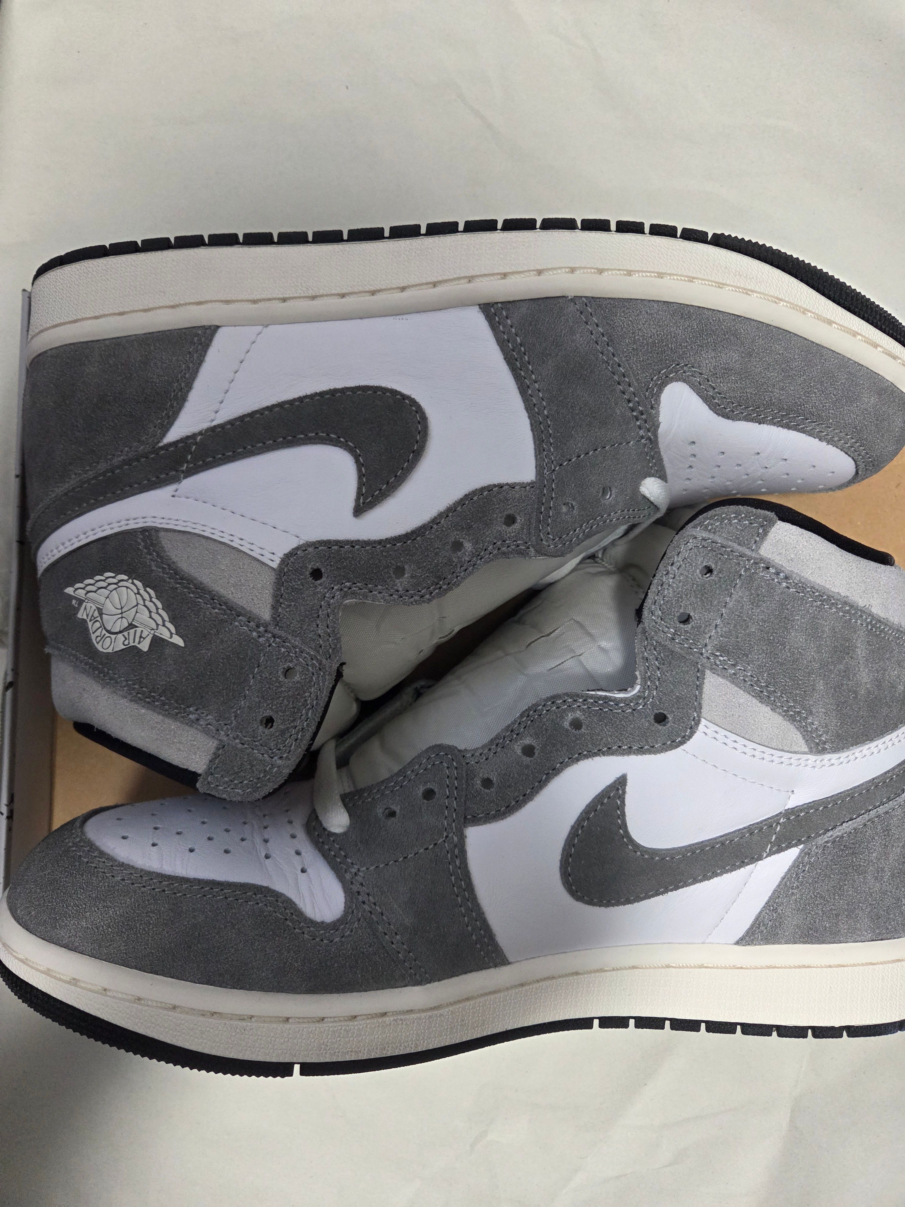 Nike Air Jordan 1 Retro High OG "Black and Smoke Grey"
