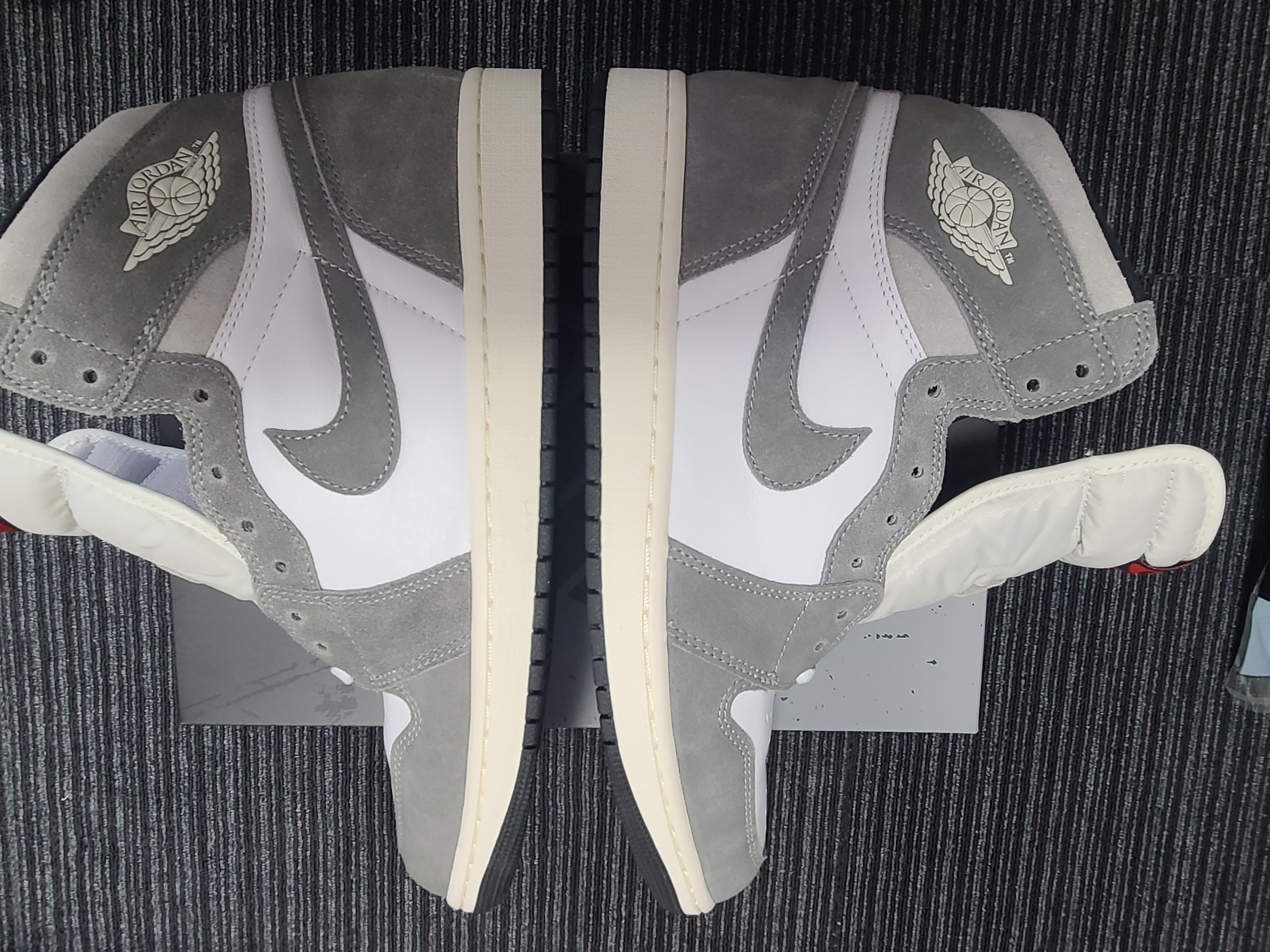 Nike Air Jordan 1 Retro High OG "Black and Smoke Grey"