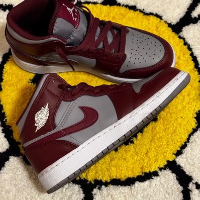 Nike GS Air Jordan 1 Mid "Team Red"