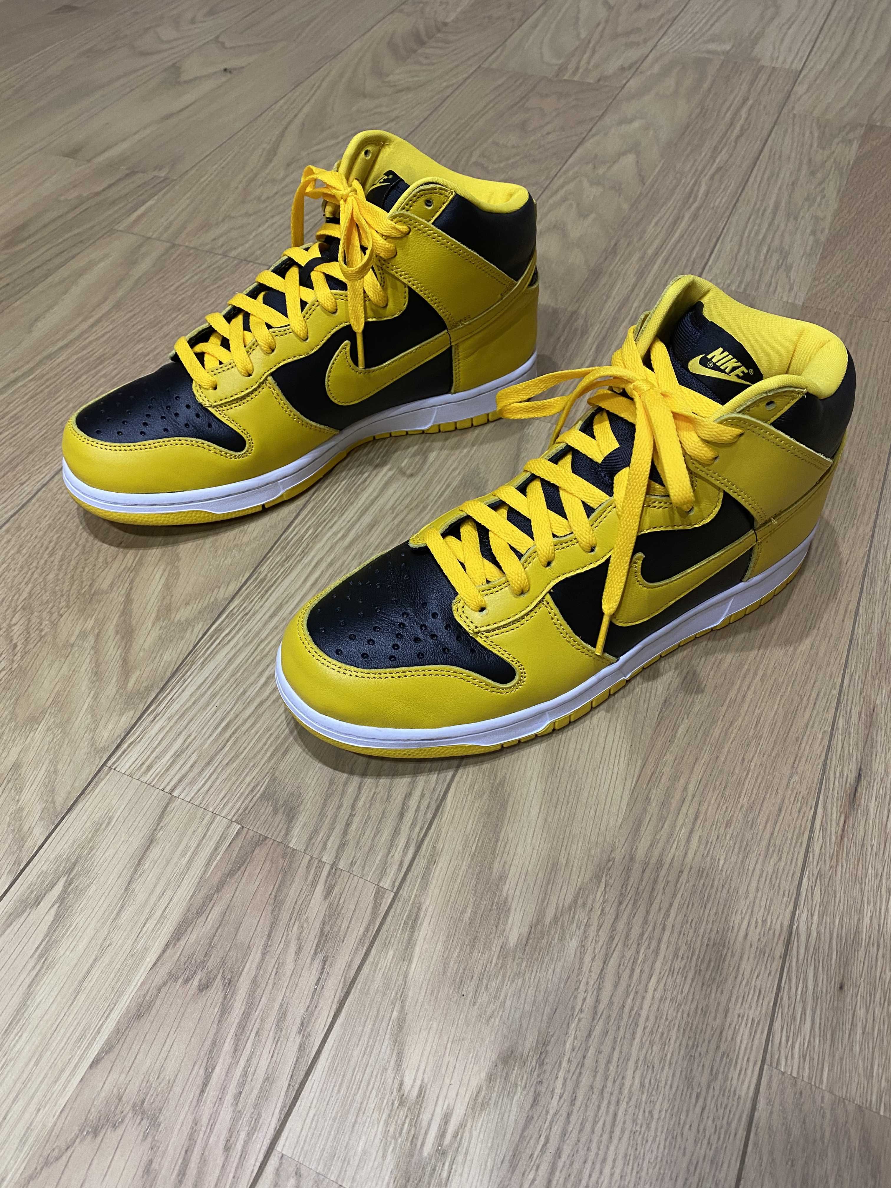 Nike Dunk High "Black/Varsity Maize"
