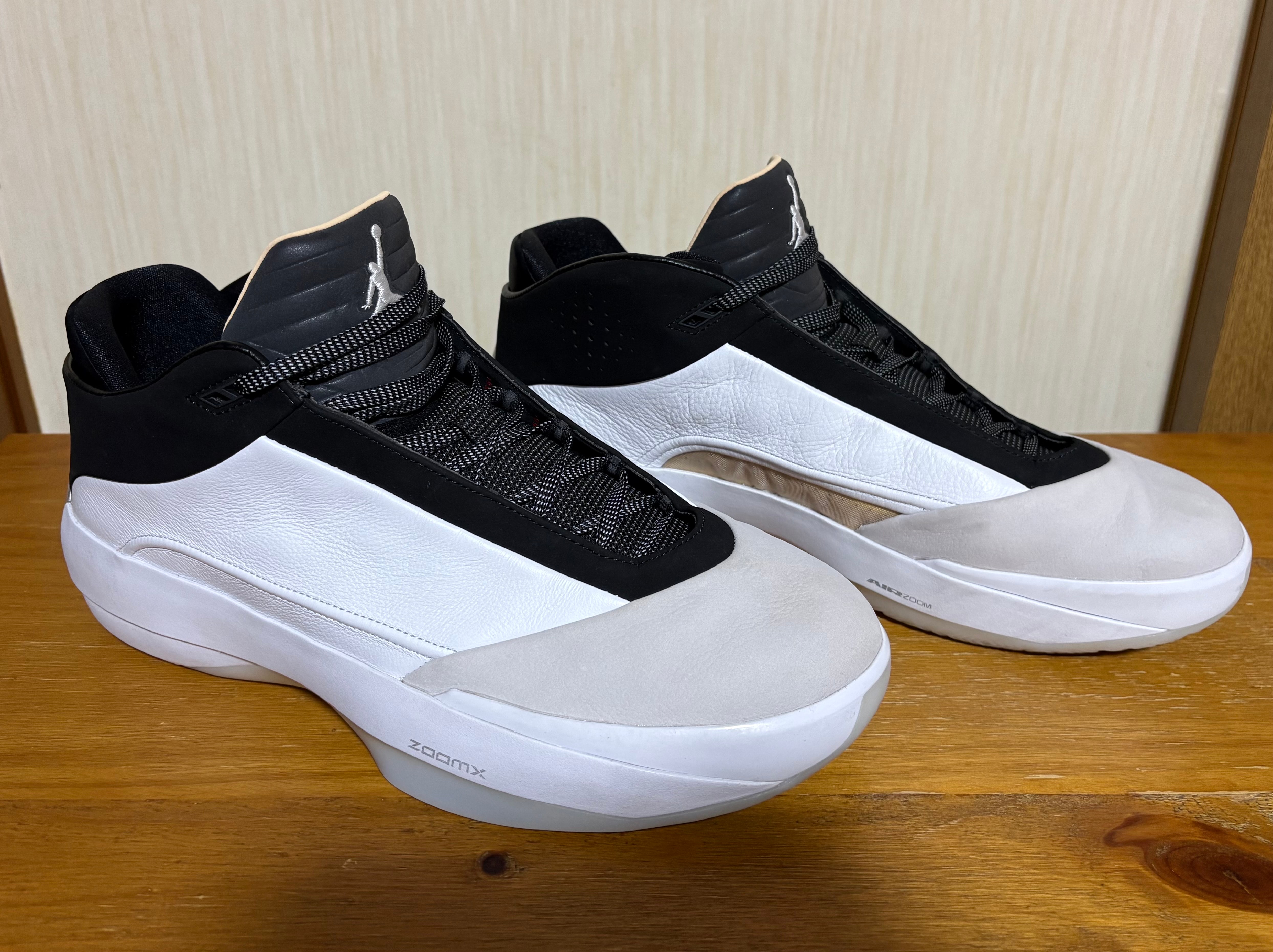 ナイキ エアジョーダン40 "ザ クラシック" (HM9931-100/HM9932-100)