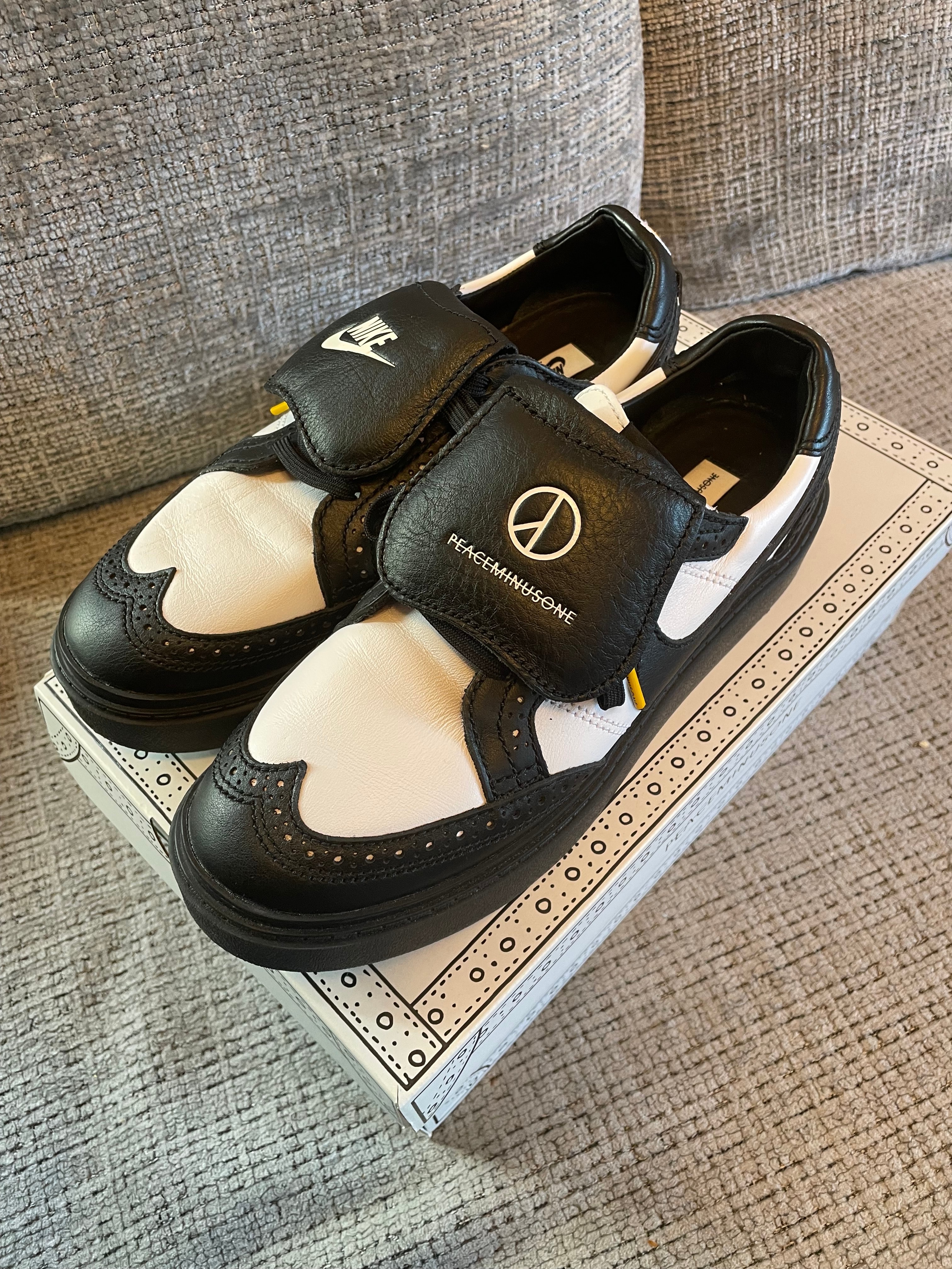 PEACEMINUSONE × Nike Kwondo 1 "Black and White" / G-DRAGON