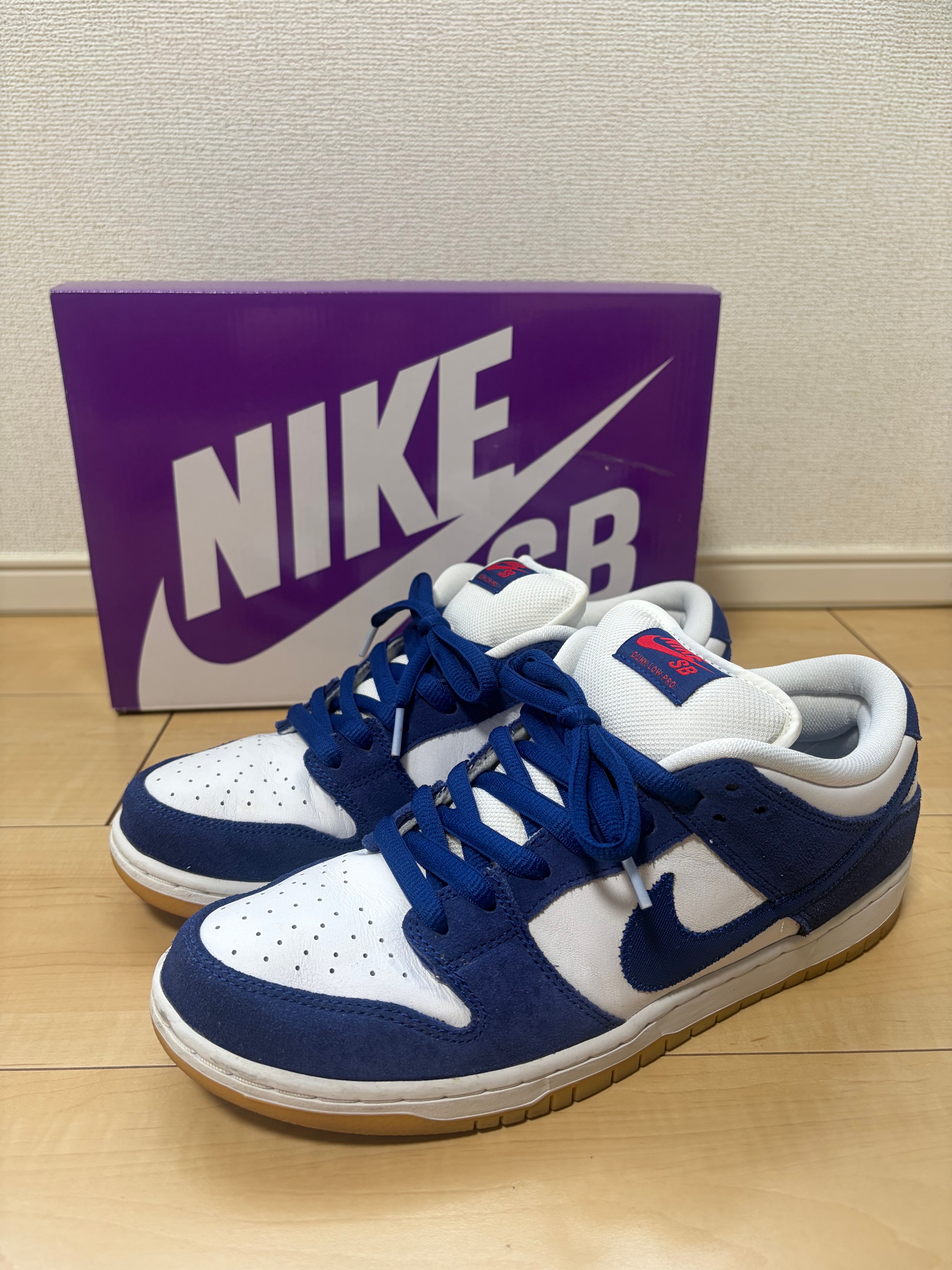 ナイキ SB ダンク ロー "ロサンゼルス ドジャース/ディープ ロイヤル ブルー"