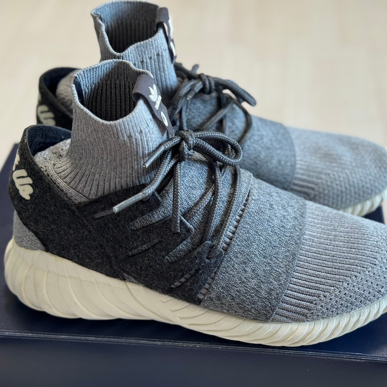 キス ロニーファイグ × アディダス チュブラー ドーム "ジャストアス"