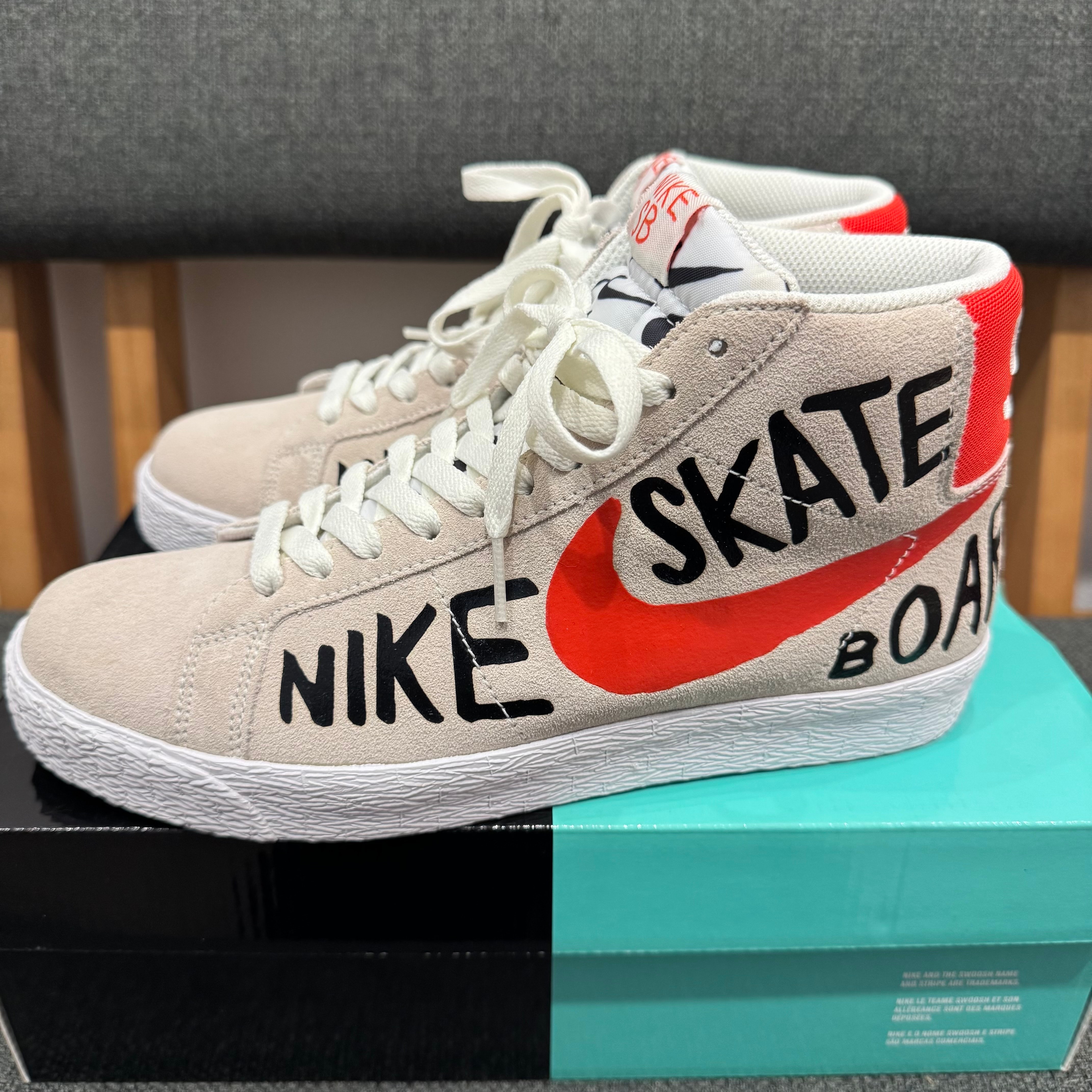 ジェフ マクフェトリッジ × ナイキ SB ブレーザー "サミットホワイト/チームオレンジ"