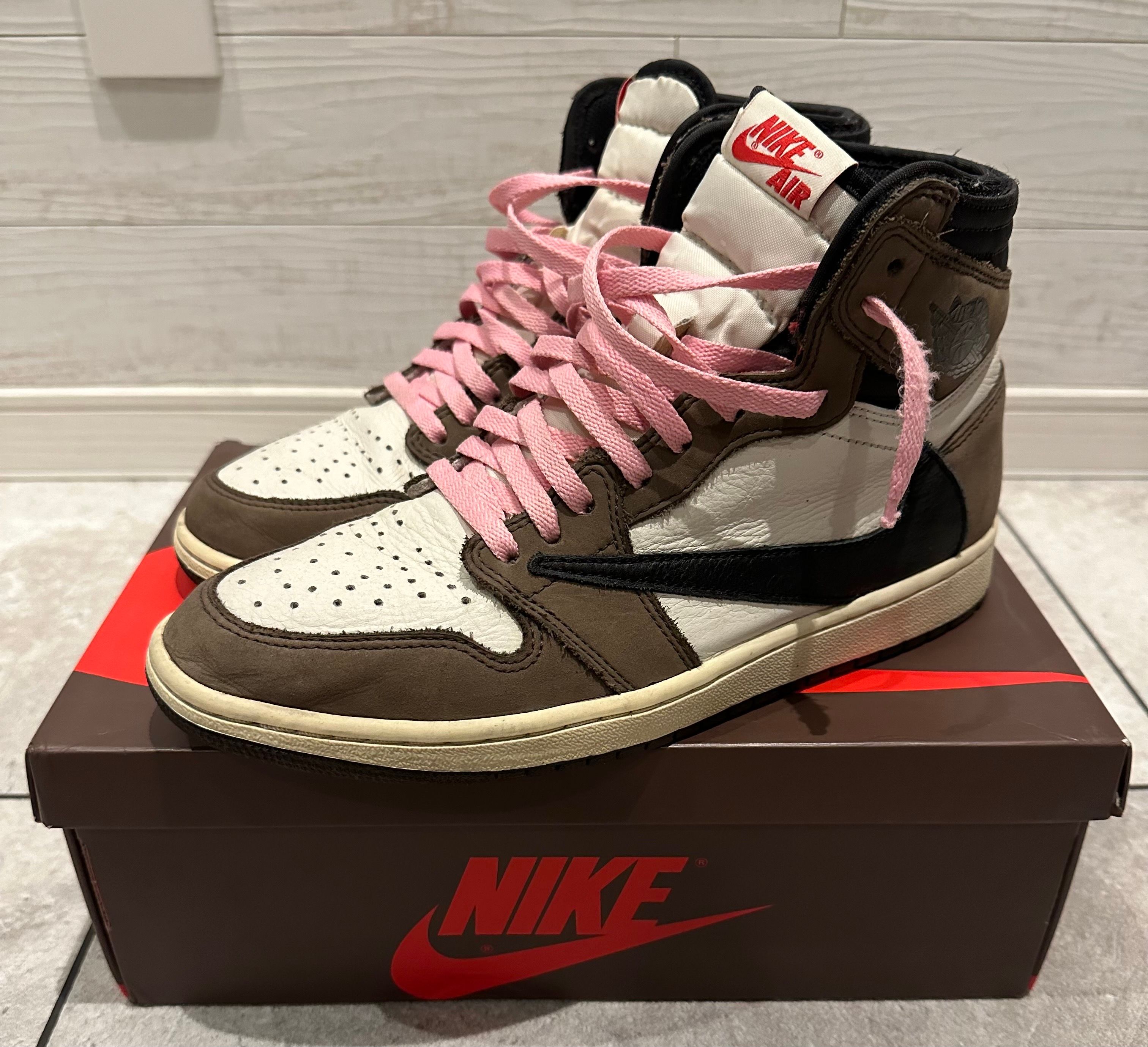 Travis Scott × Nike Air Jordan 1 Retro High OG TS SP 