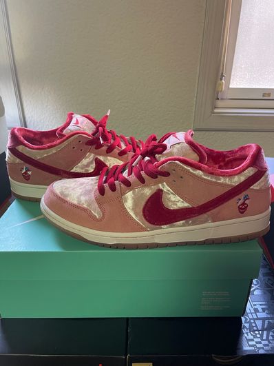 Strangelove × Nike SB Dunk Low "Valentine’s Day"