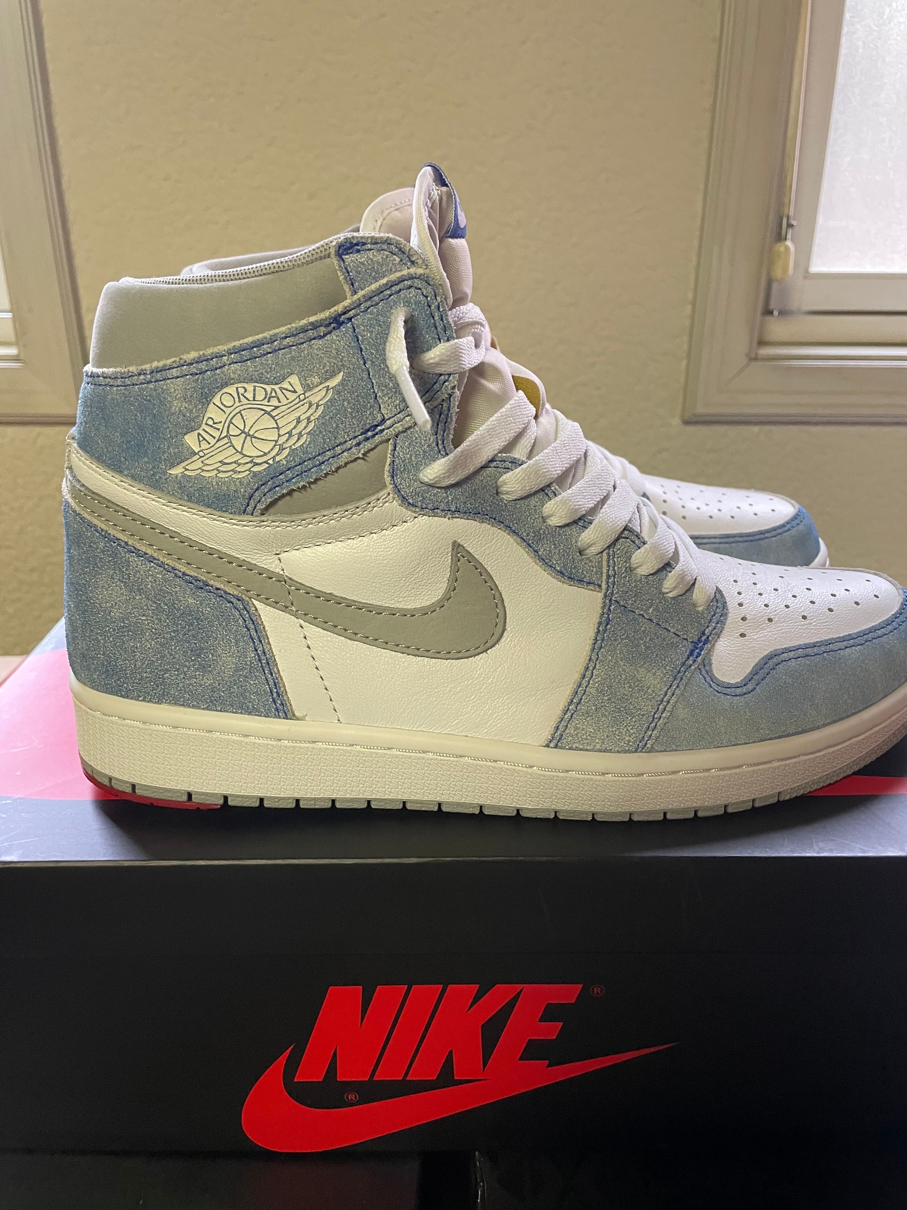 Nike Air Jordan 1 High OG "Hyper Royal"