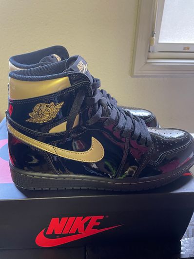 Nike Air Jordan 1 High OG "Black-Metalic Gold"
