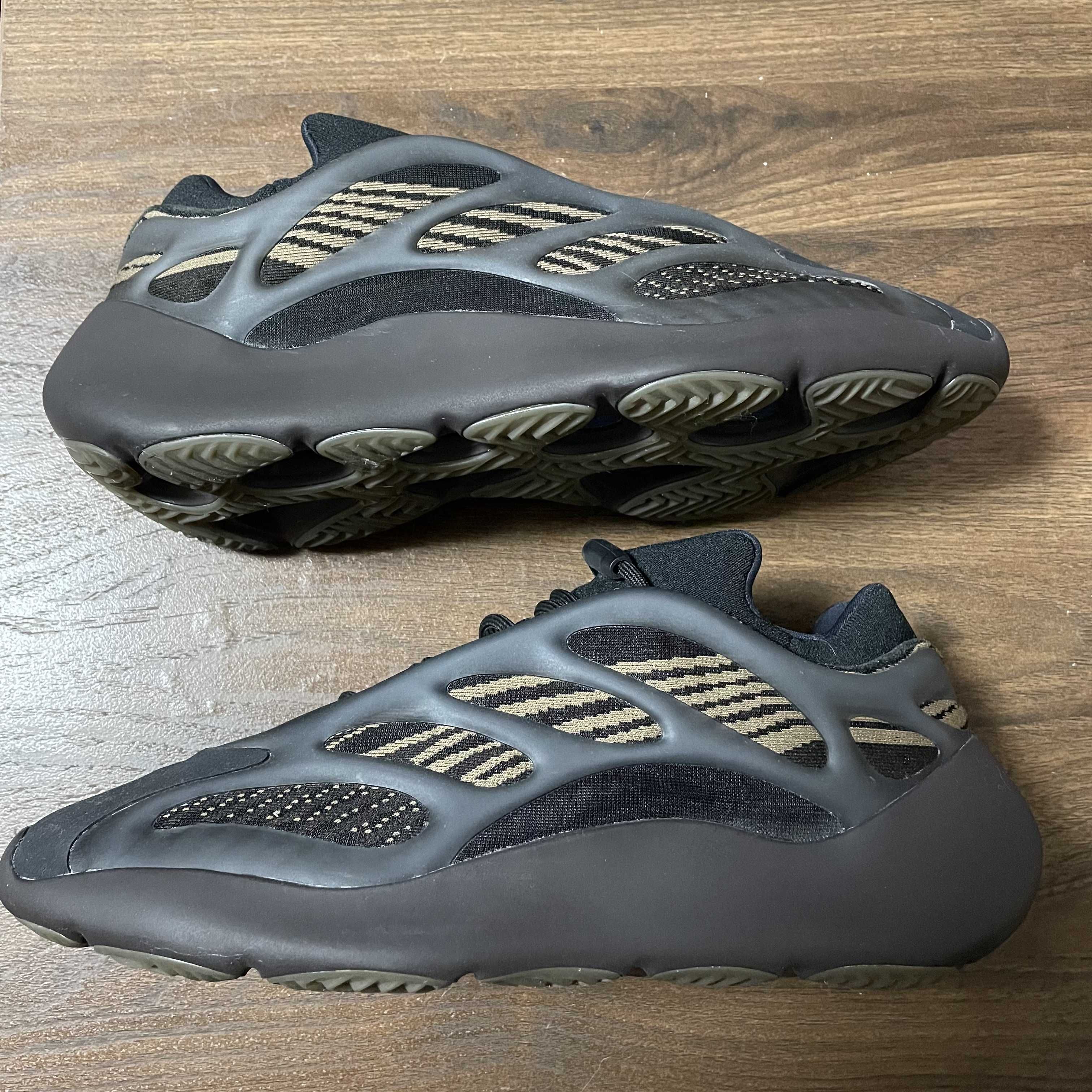 adidas YEEZY 700V3 "Clay Brown"