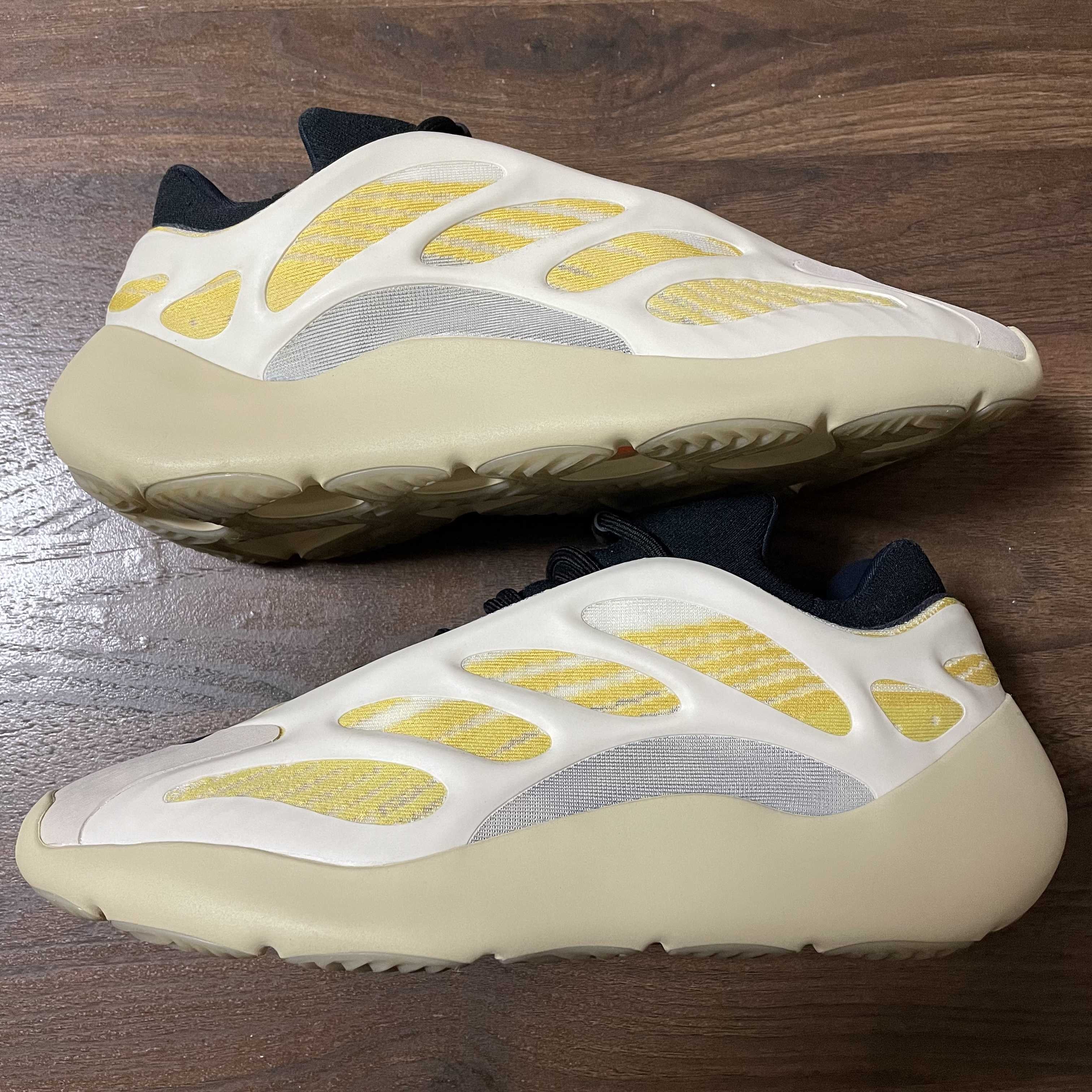 adidas YEEZY 700 V3 "Safflower"