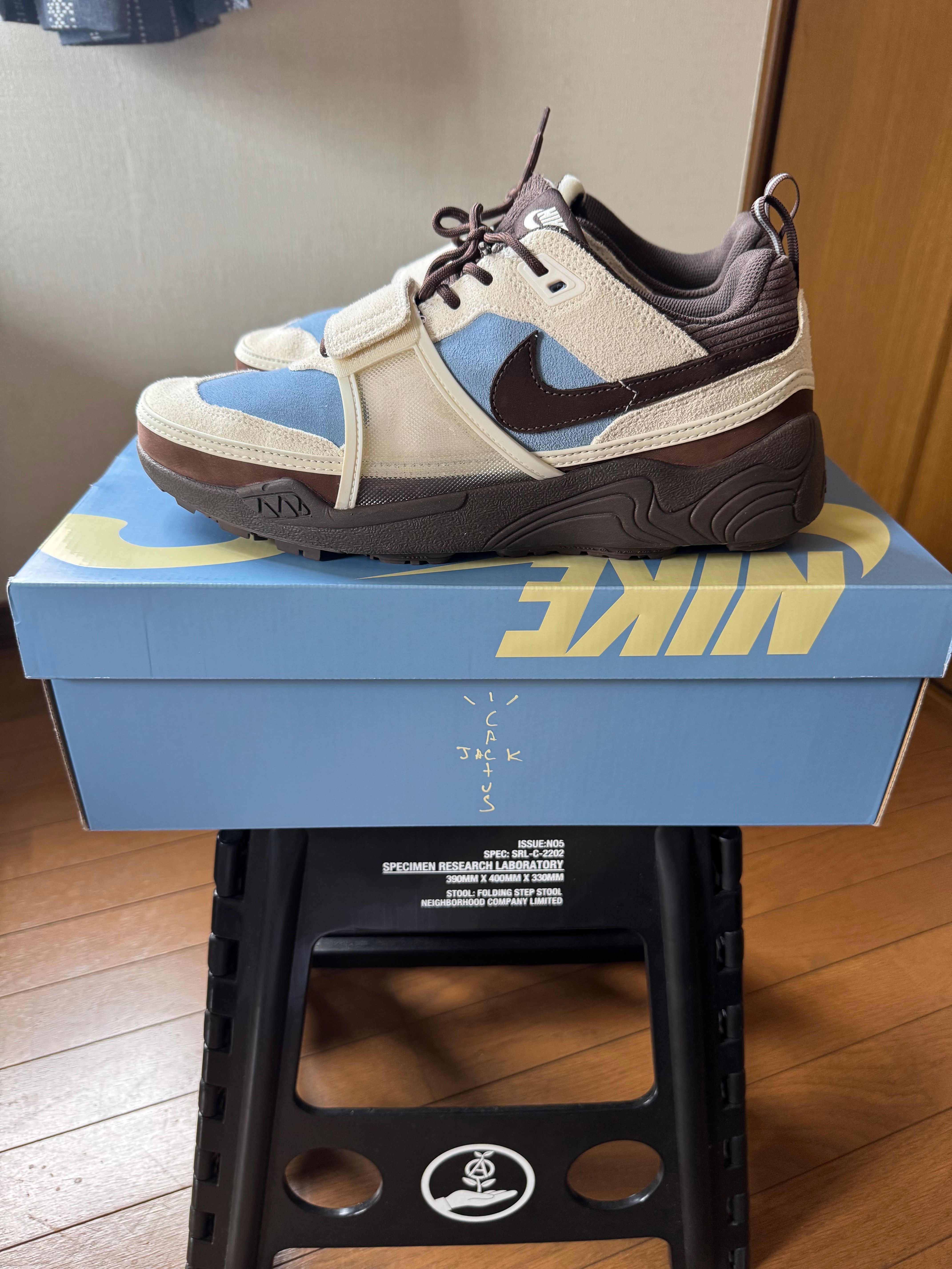 Travis Scott × Nike Zoom Field Jaxx "Pale Ivory and Leche Blue"