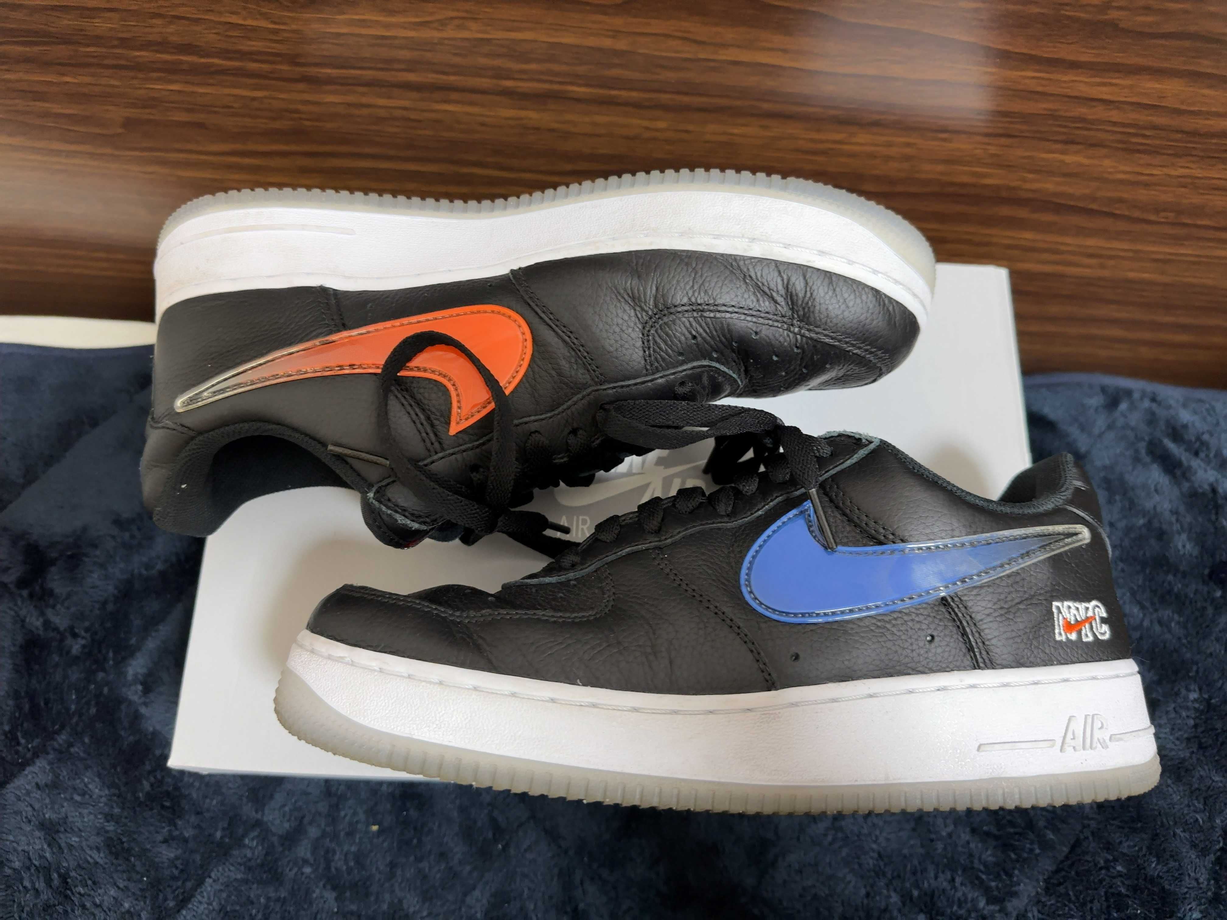 KITH × Nike Air Force 1 Low New York Knicks "Black/Brilliant Orange/Rush/Brilliant White"