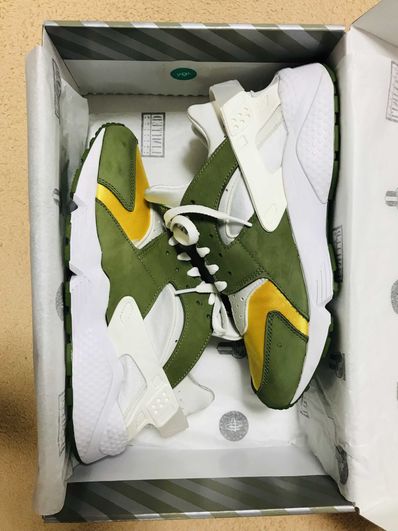 Stussy × Nike Air Huarache "Dark Olive"