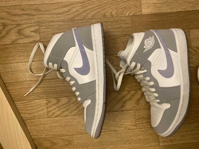 Nike Women's Air Jordan 1 Mid "Wolf Grey"