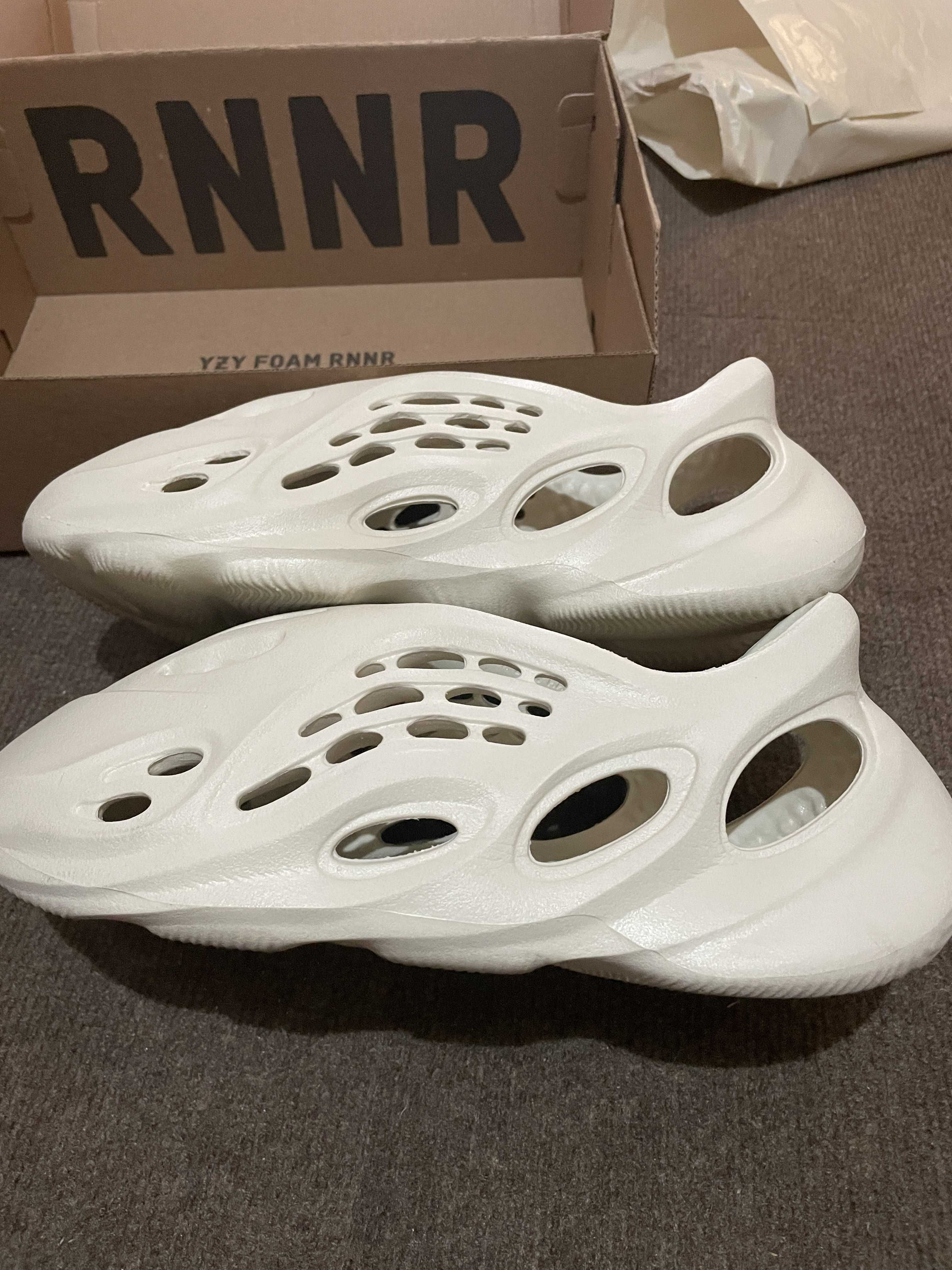 adidas YEEZY Foam Runner "Sand"