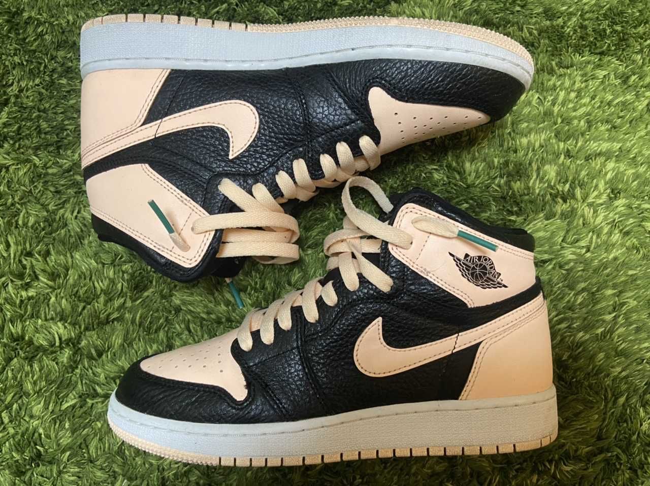 Nike GS Air Jordan 1 Retro High "Black Crimson Tint"