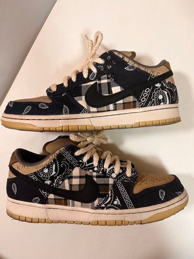 Travis Scott × Nike SB Dunk Low "Black/Parachute Beige"