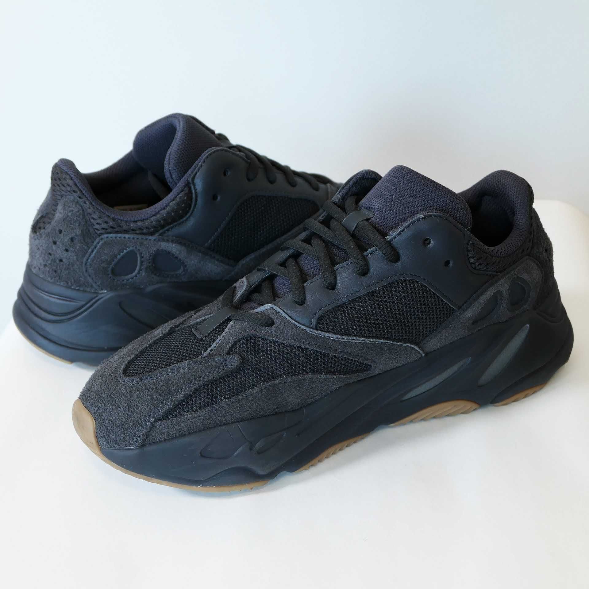 adidas YEEZY Boost 700 "Utility Black"