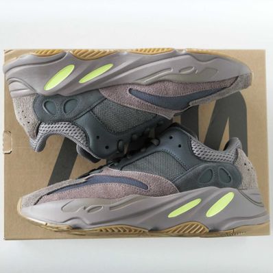 YEEZY BOOST 700 WAVE RUNNER DARK GREY