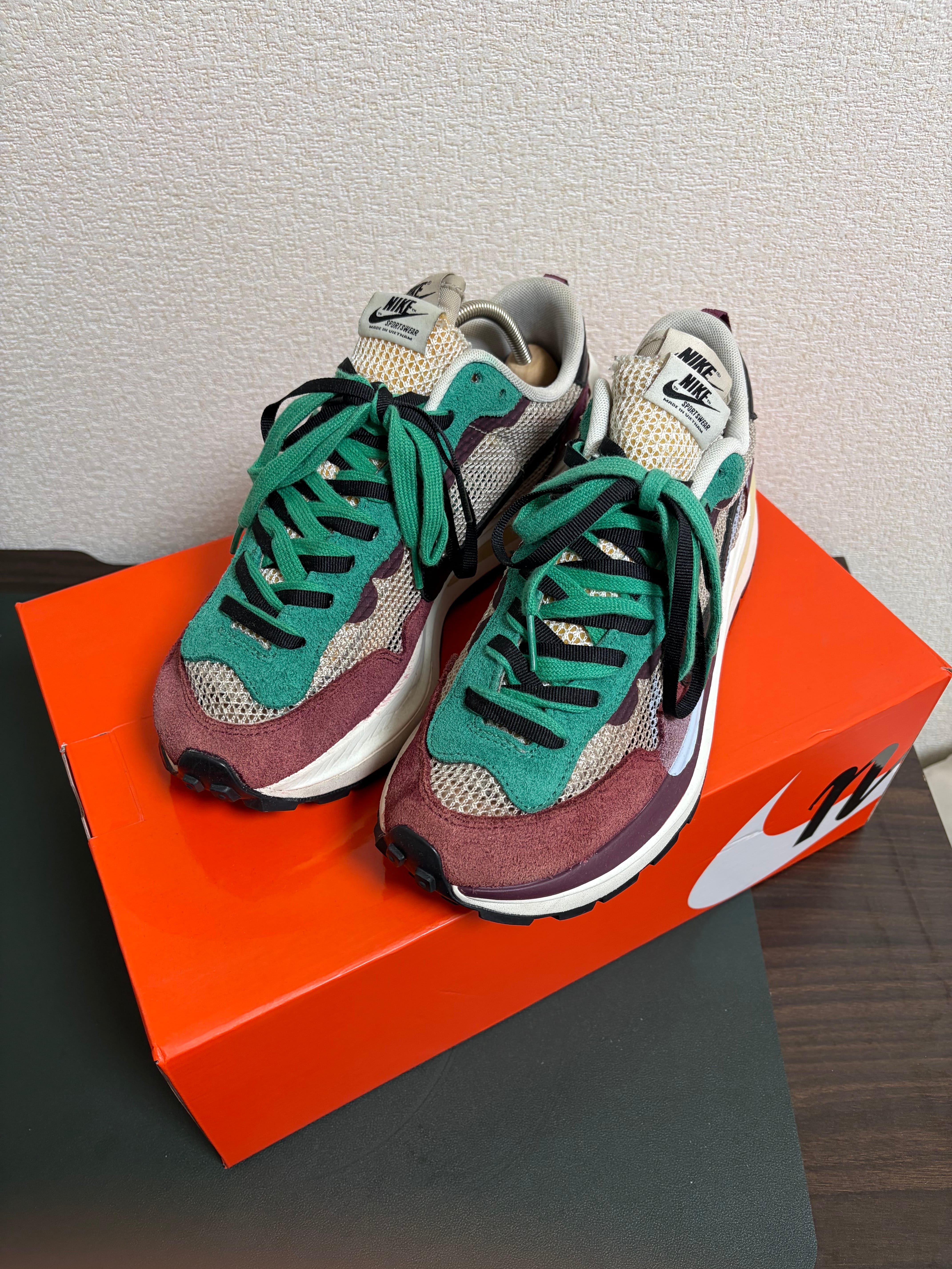 sacai × Nike Vapor Waffle "String/Red/Green"