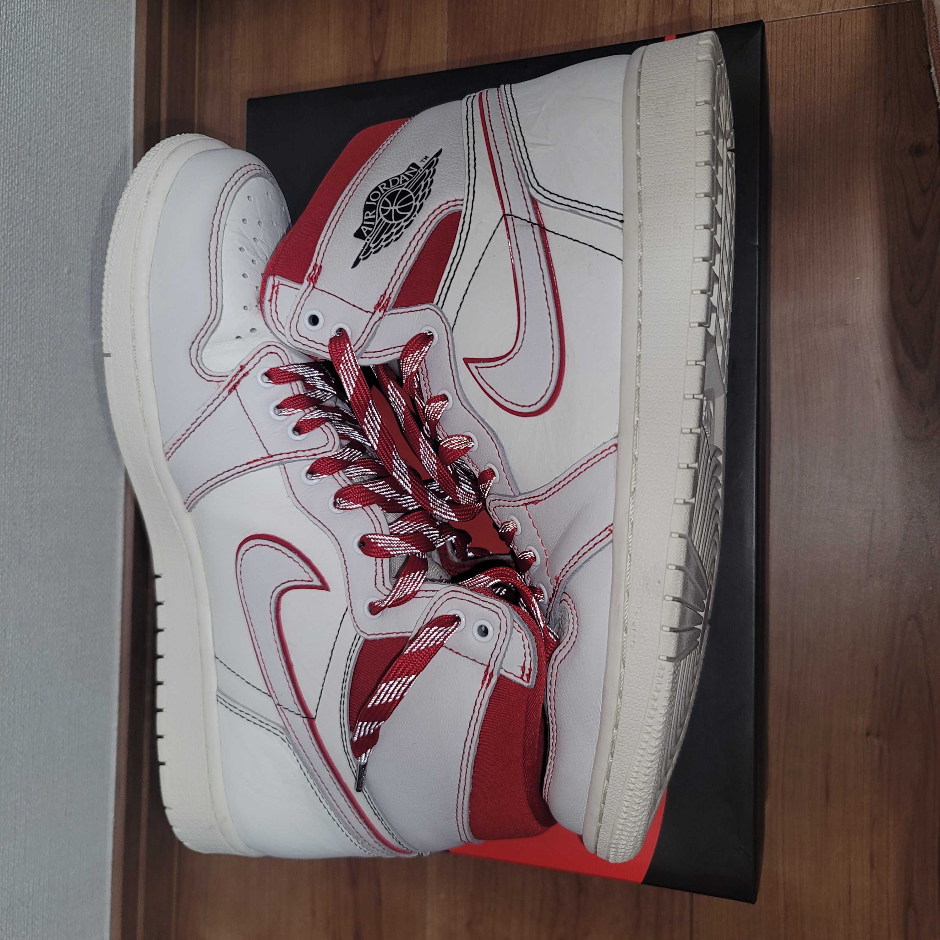 Nike Air Jordan 1 Retro High OG "Sail/University Red"
