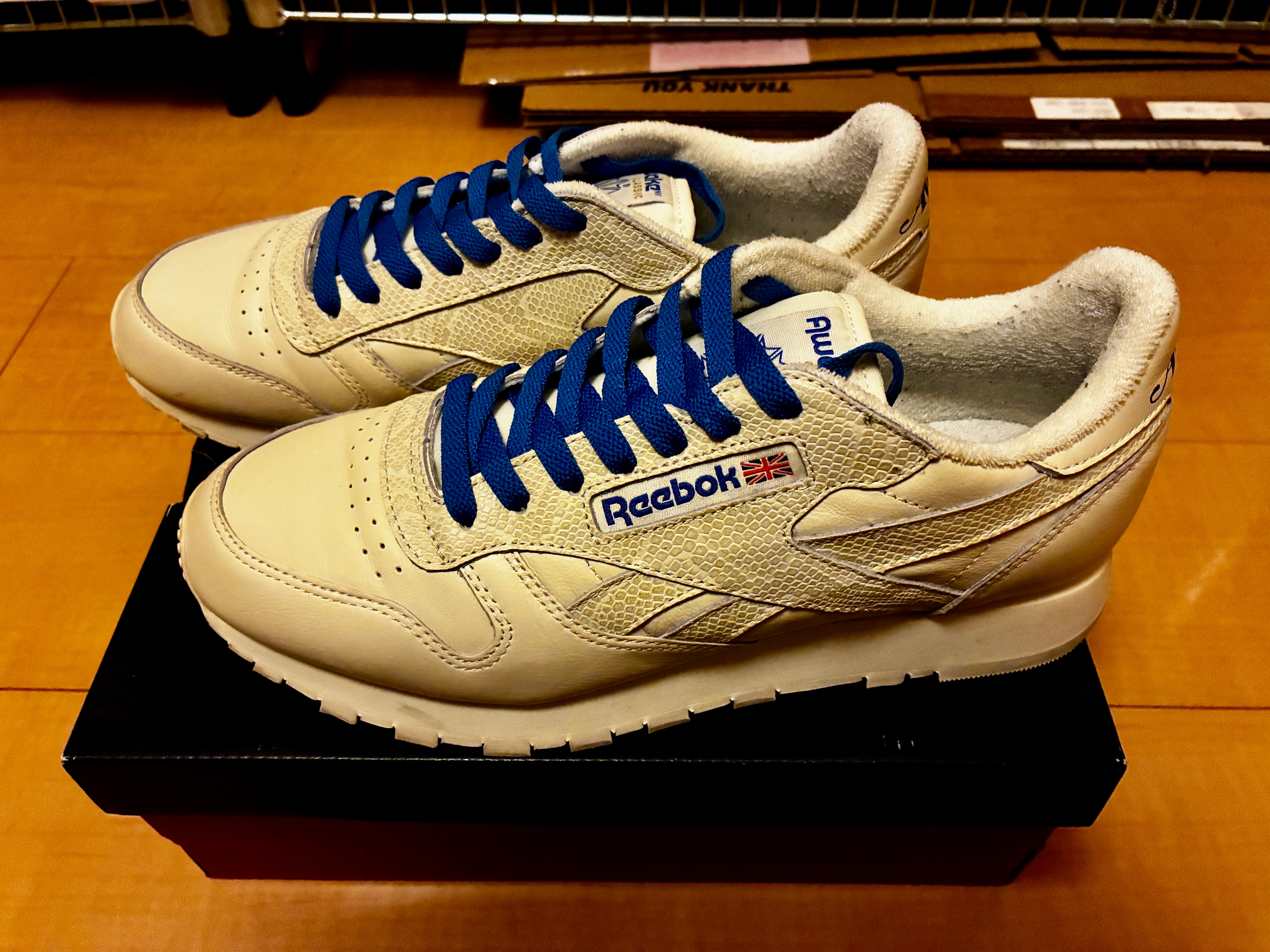 アウェイクニューヨーク × リーボック クラシックレザー スネークスキン "サンドトラップ/チョーク"