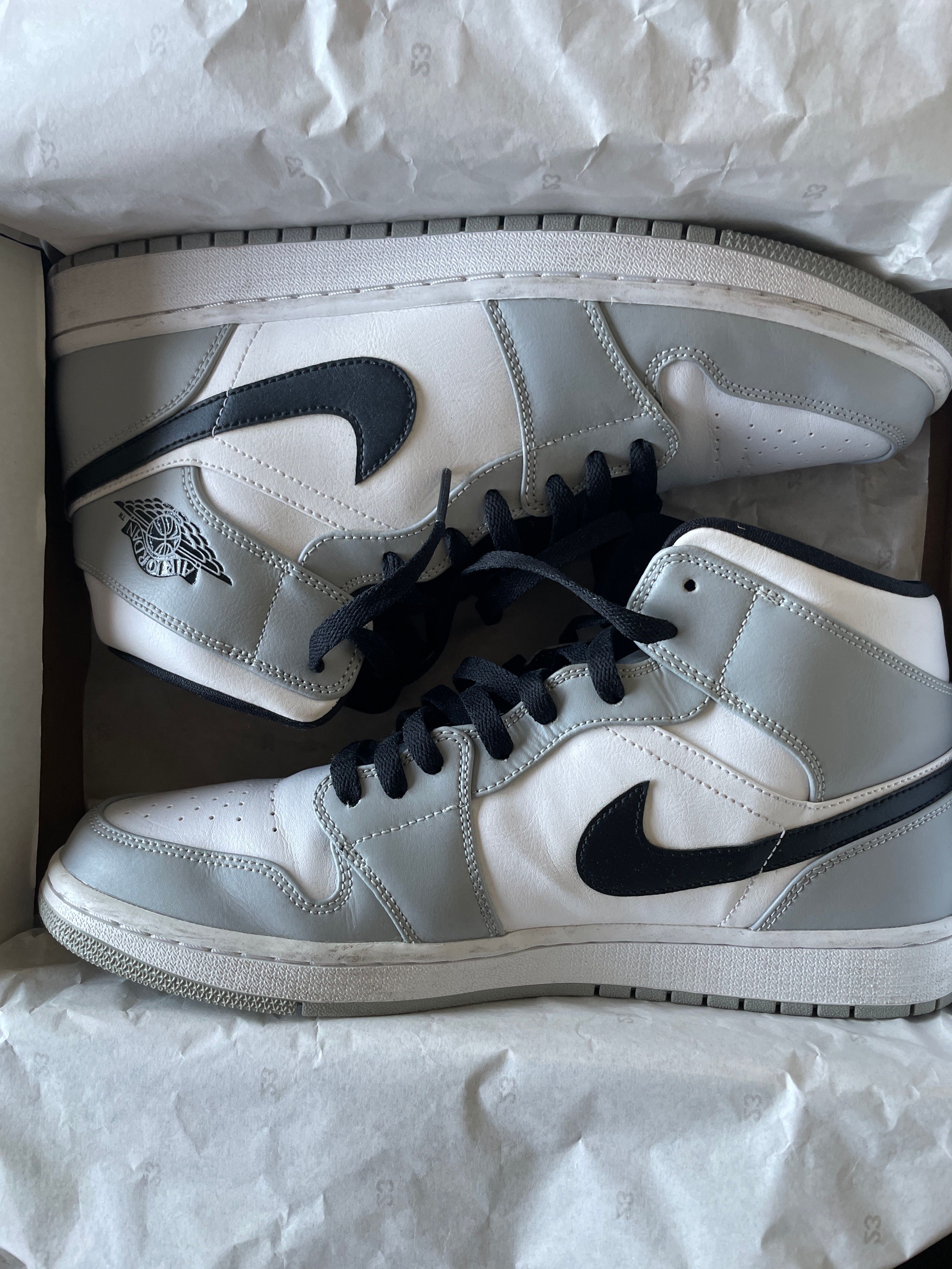 Nike Air Jordan 1 Mid "Light Smoke Grey/White/Black"