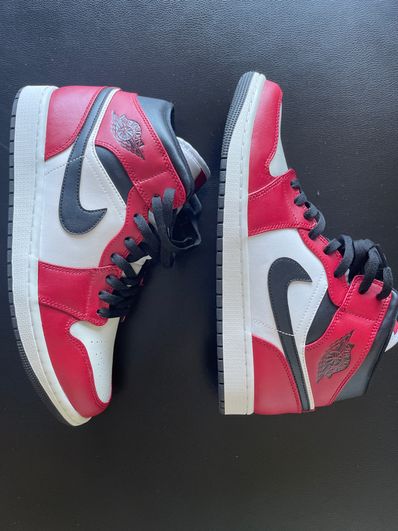 Nike Air Jordan 1 Mid "Chicago Black Toe"