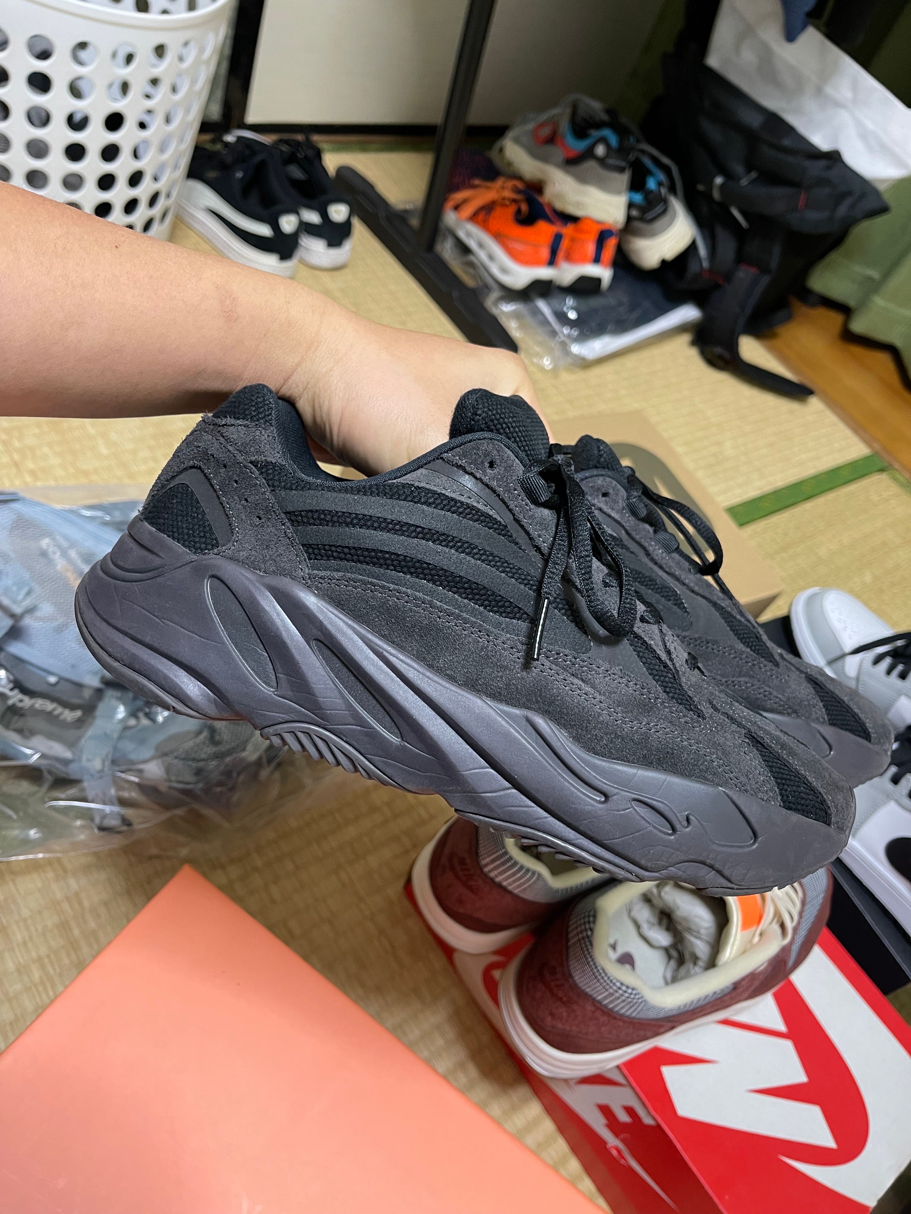 adidas YEEZY BOOST 700 V2 "Vanta"