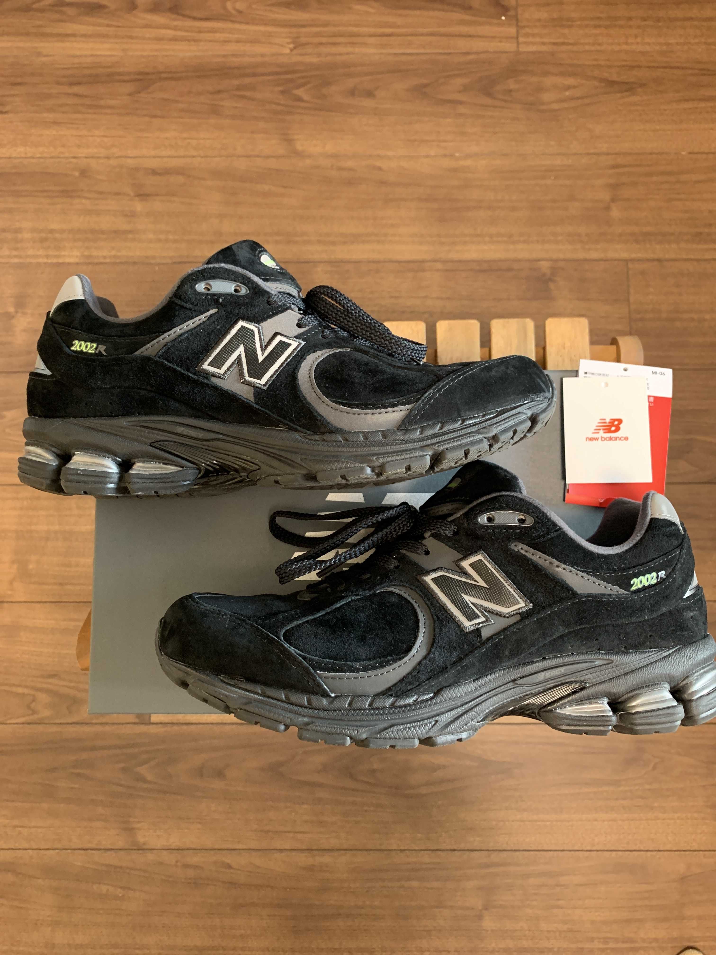 New Balance 2002R "Black"