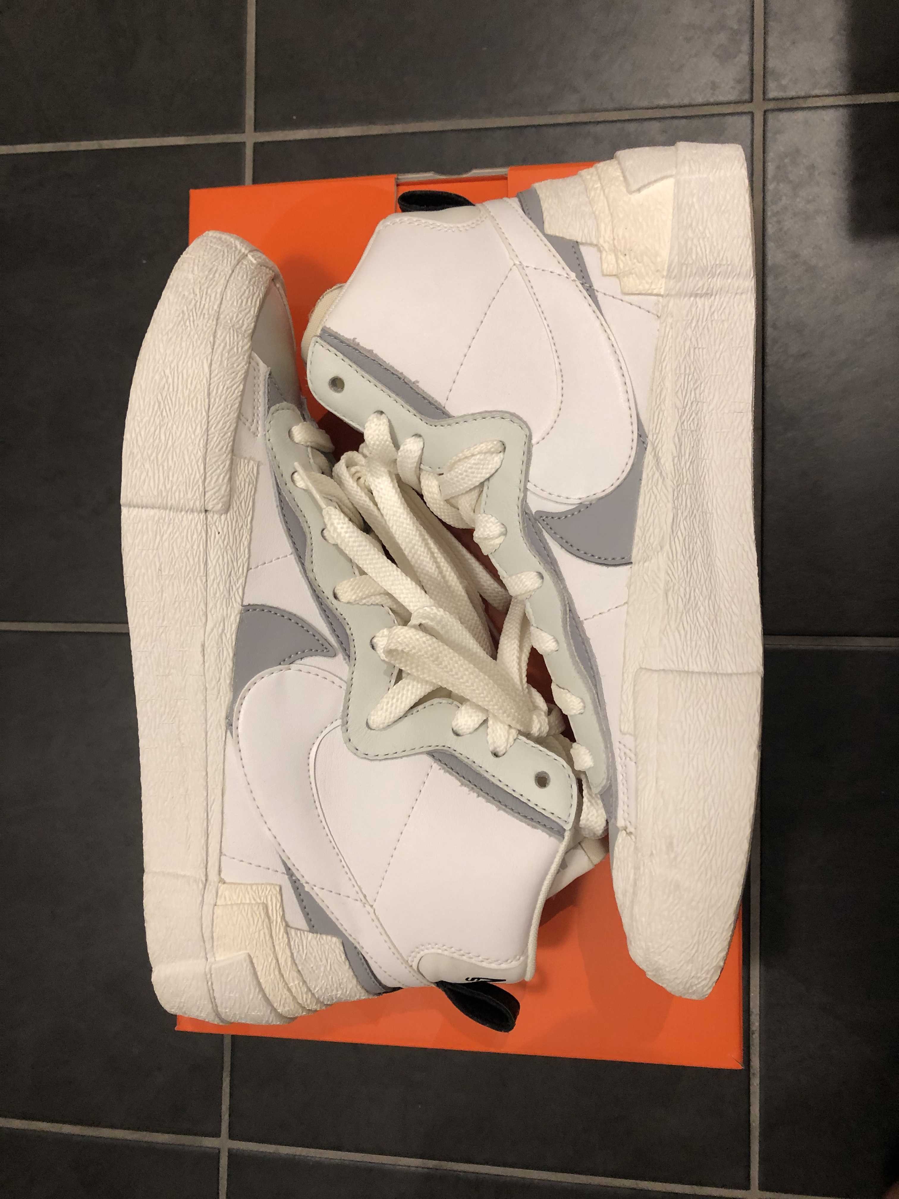 sacai × NIKE BLAZER MID "WHITE/WOLF GREY"