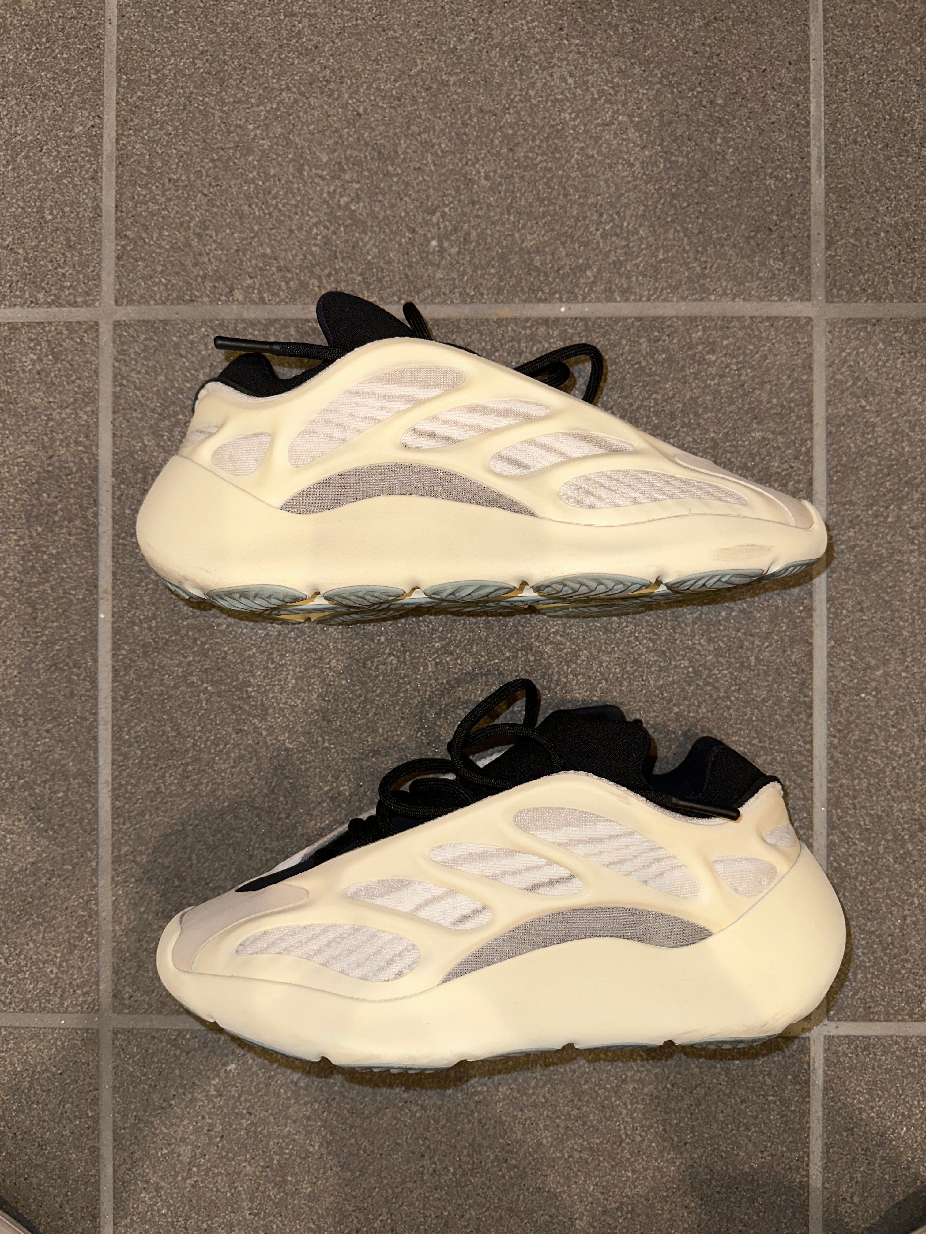 adidas YEEZY 700V3 "Azael"