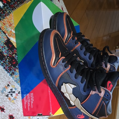 Gundam Unicorn × Nike SB Dunk High PRO QS "Banshee"