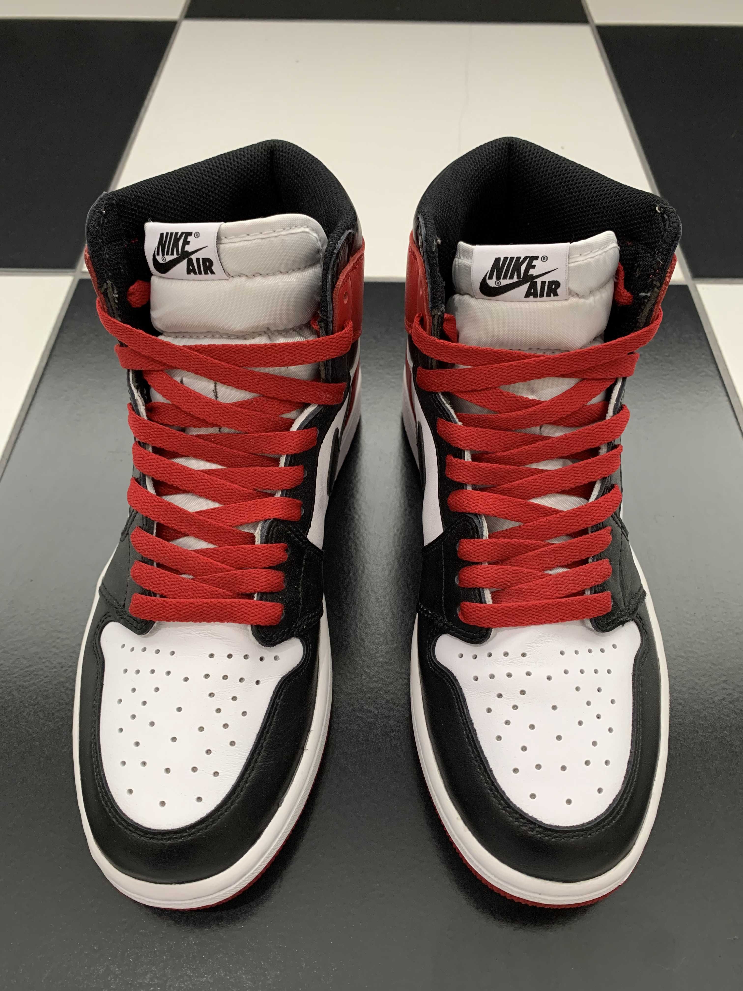 Nike Air Jordan 1 Retro High OG "Black Toe"(2016)